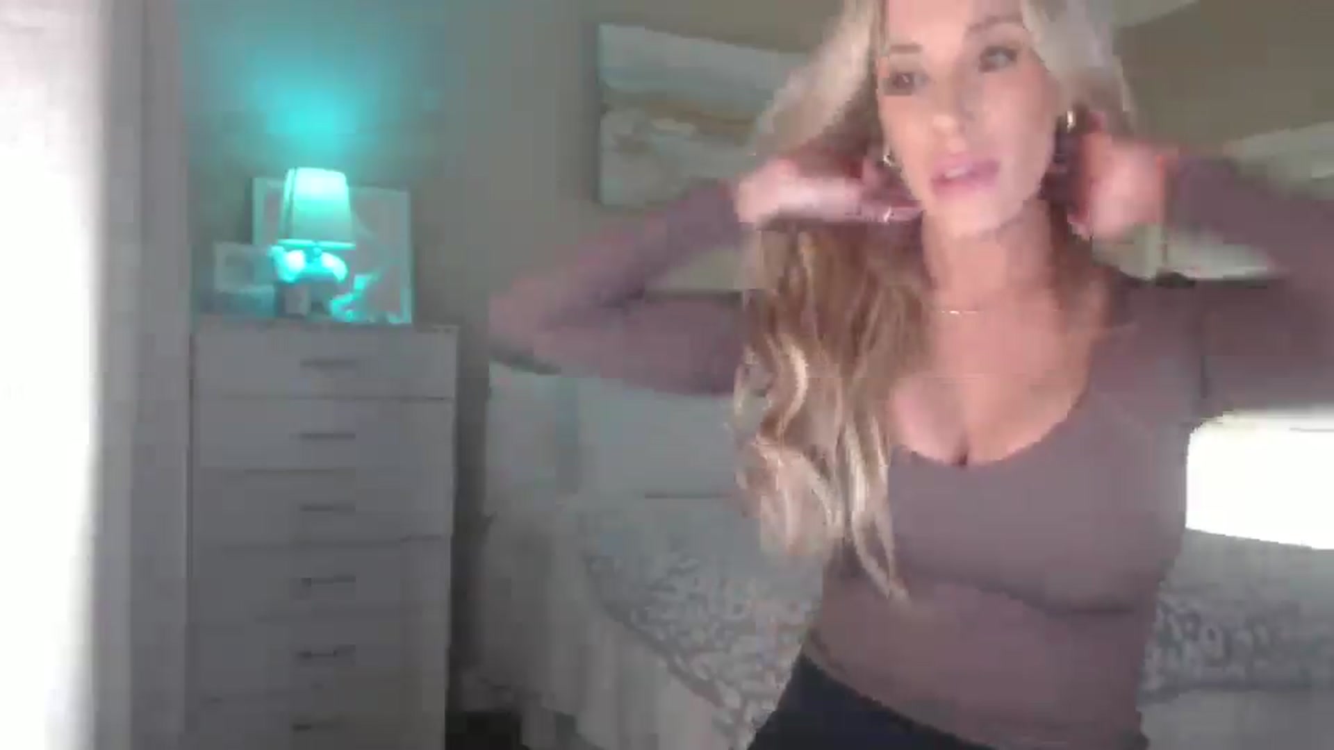 Gallery image thumbnail from Queen_bambii's myfreecams stream on, 05/29/2025, 04:24 image 16 of 20