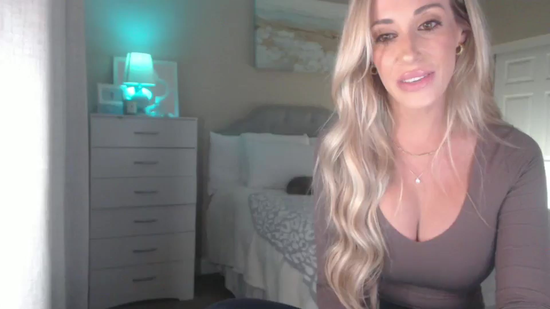 Gallery image thumbnail from Queen_bambii's myfreecams stream on, 05/29/2025, 04:24 image 2 of 20