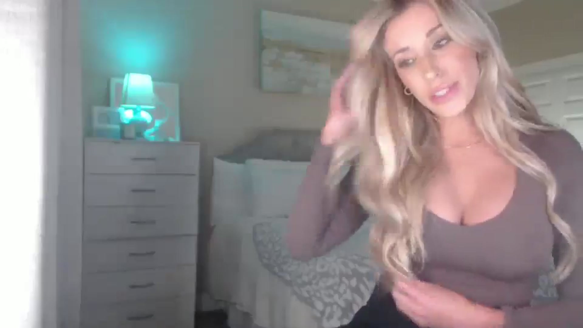 Gallery image thumbnail from Queen_bambii's myfreecams stream on, 05/29/2025, 04:24 image 13 of 20