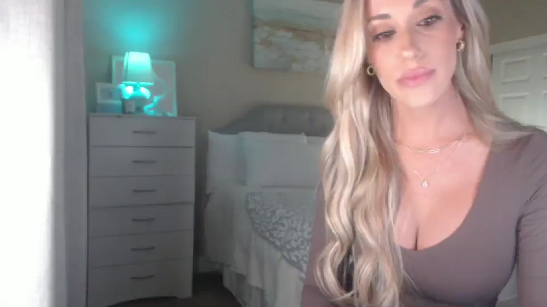 Gallery image thumbnail from Queen_bambii's myfreecams stream on, 05/29/2025, 04:24 image 6 of 20