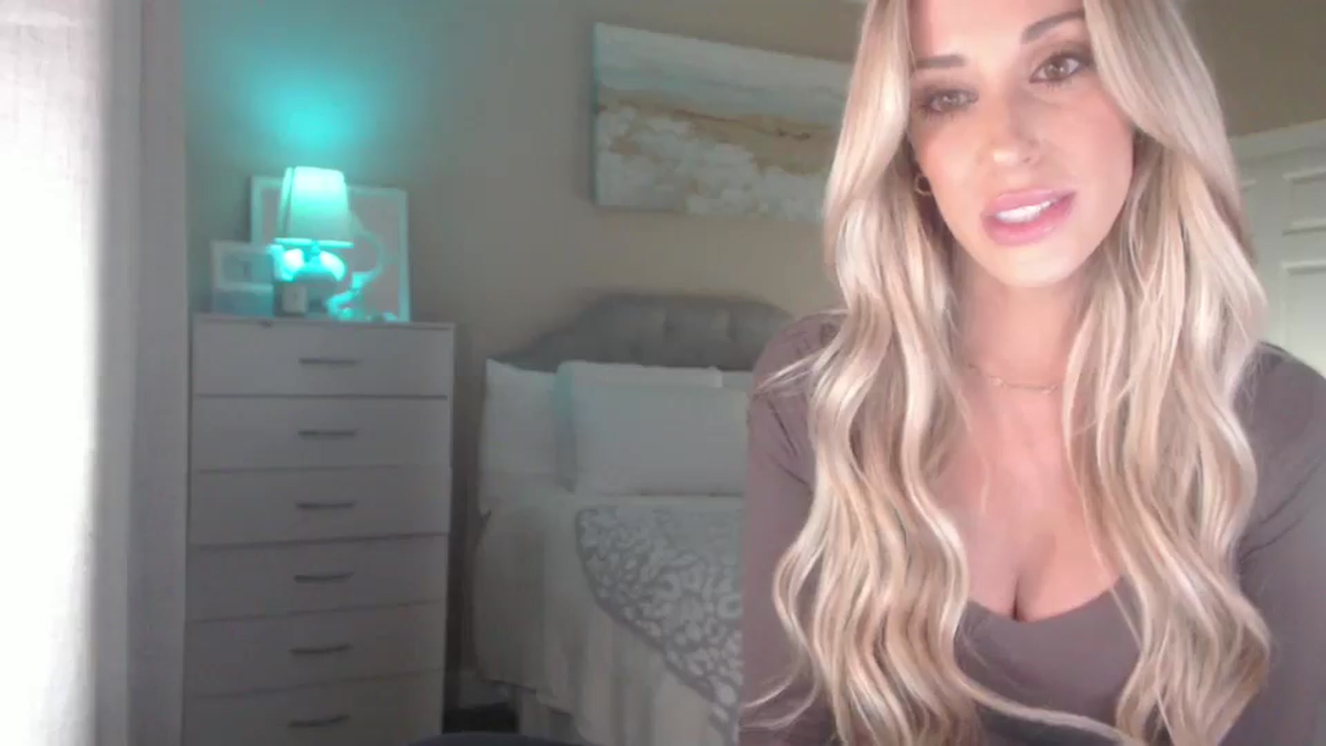 Gallery image thumbnail from Queen_bambii's myfreecams stream on, 05/29/2025, 04:24 image 17 of 20