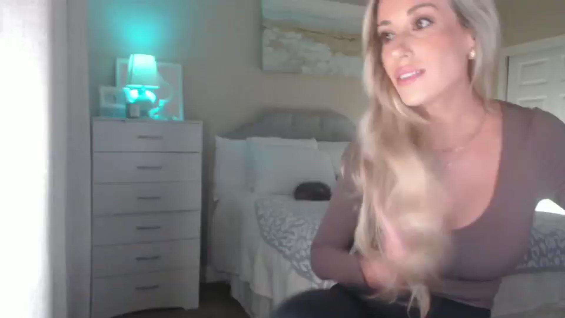 Gallery image thumbnail from Queen_bambii's myfreecams stream on, 05/29/2025, 04:24 image 1 of 20