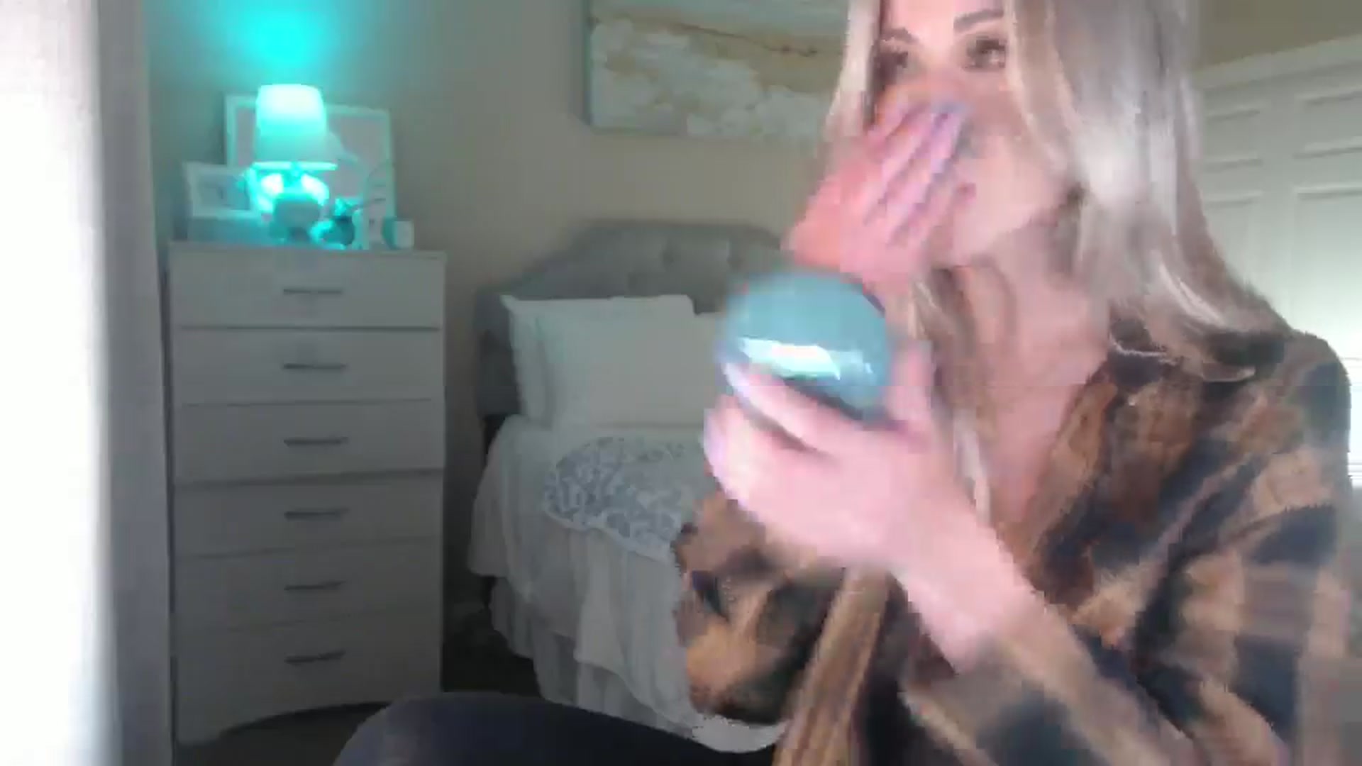 Gallery image thumbnail from Queen_bambii's myfreecams stream on, 06/03/2025, 06:33 image 17 of 20