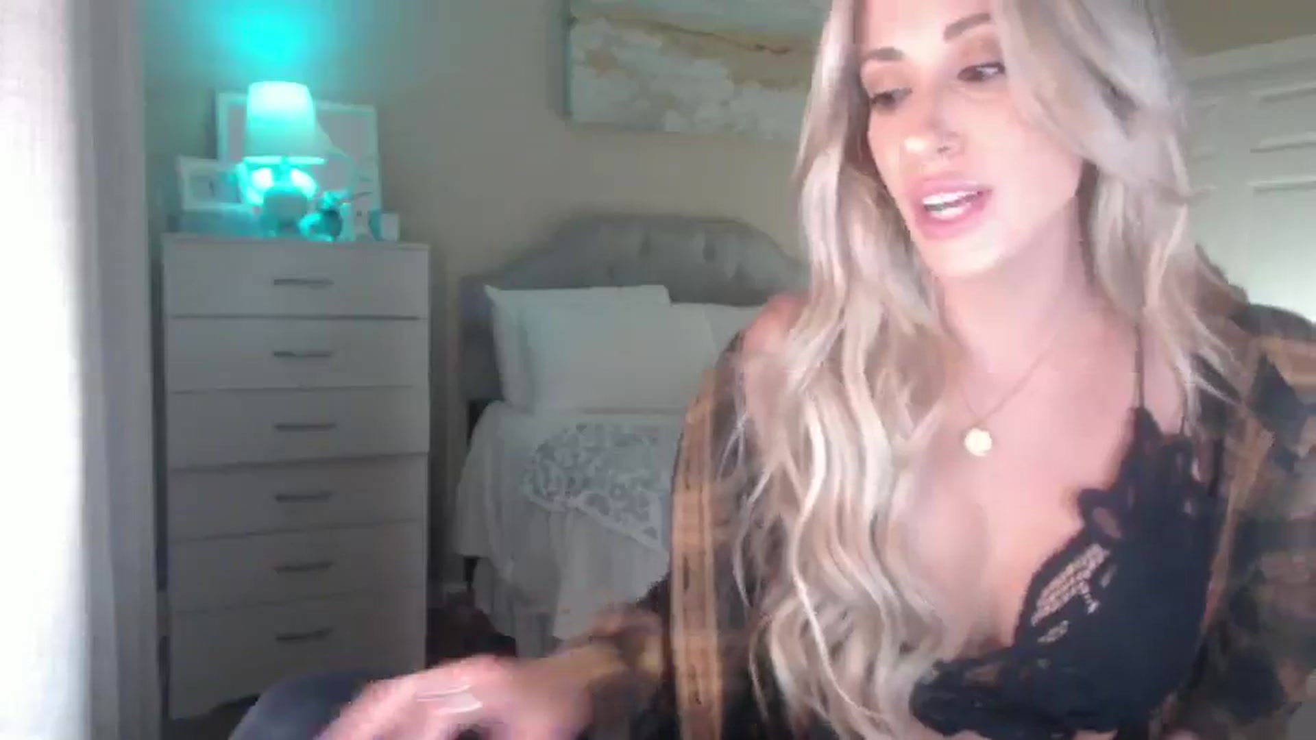Gallery image thumbnail from Queen_bambii's myfreecams stream on, 06/03/2025, 06:33 image 3 of 20
