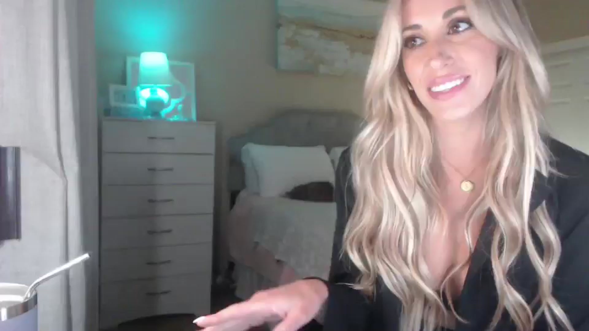 Gallery image thumbnail from Queen_bambii's myfreecams stream on, 06/21/2025, 07:11 image 2 of 20