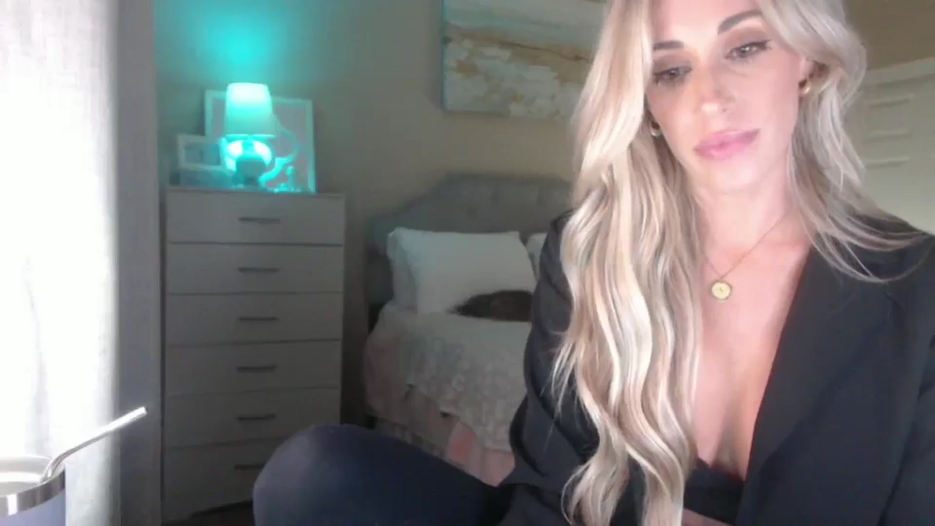 Gallery image thumbnail from Queen_bambii's myfreecams stream on, 06/21/2025, 07:11 image 6 of 20