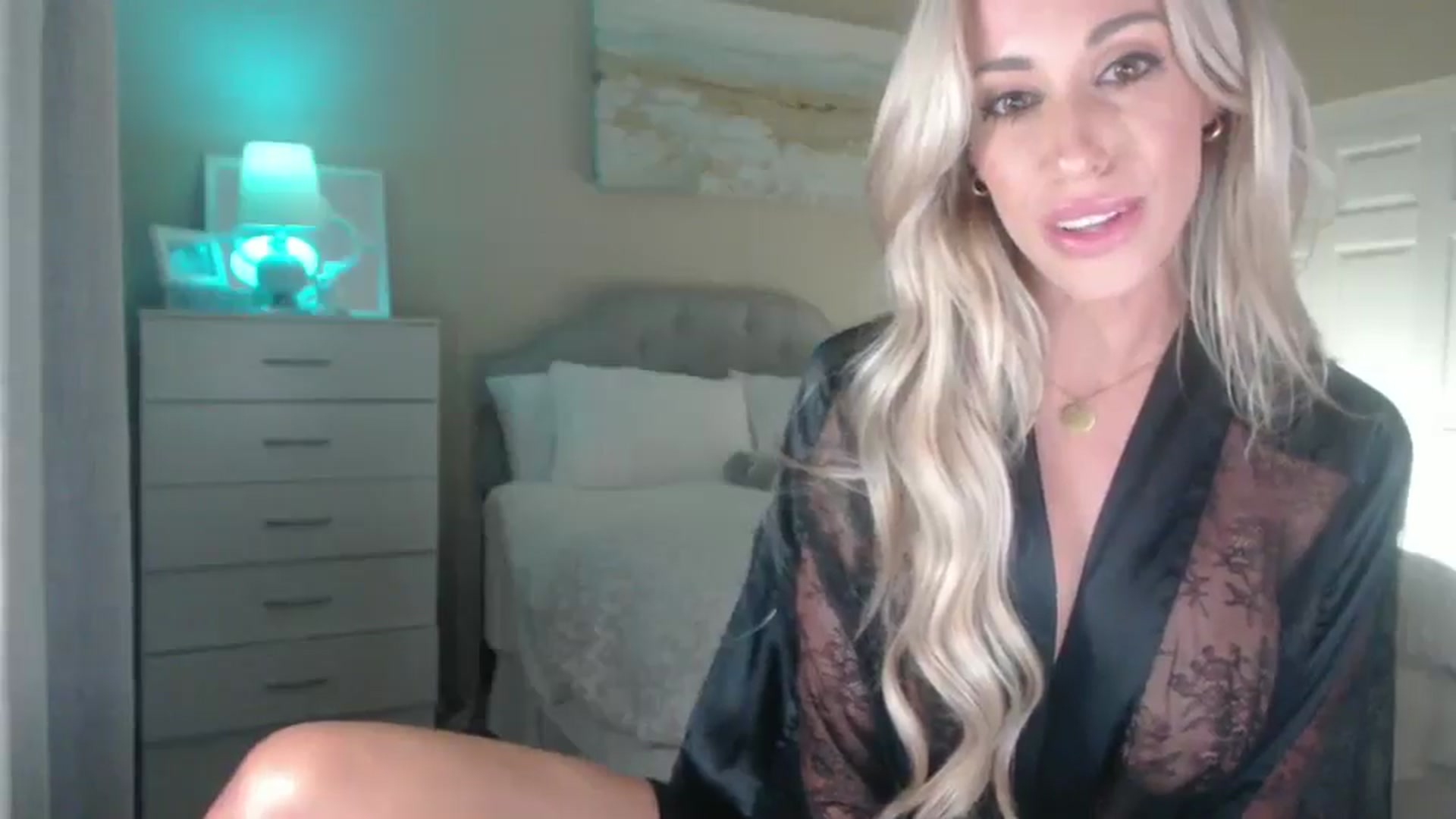 Gallery image thumbnail from Queen_bambii's myfreecams stream on, 07/01/2025, 07:06 image 7 of 20