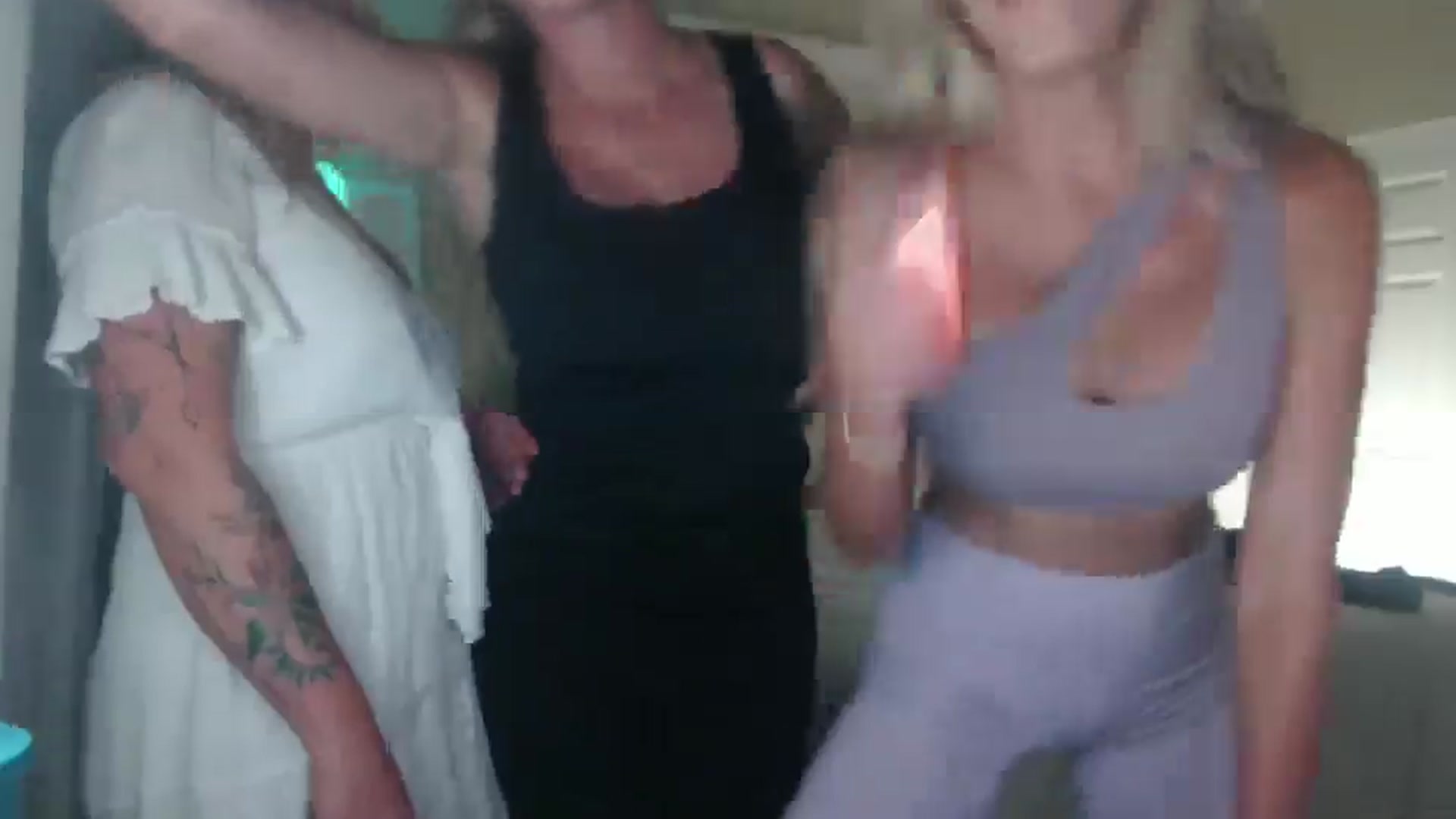 Gallery image thumbnail from Queen_bambii's myfreecams stream on, 07/10/2025, 06:09 image 6 of 20