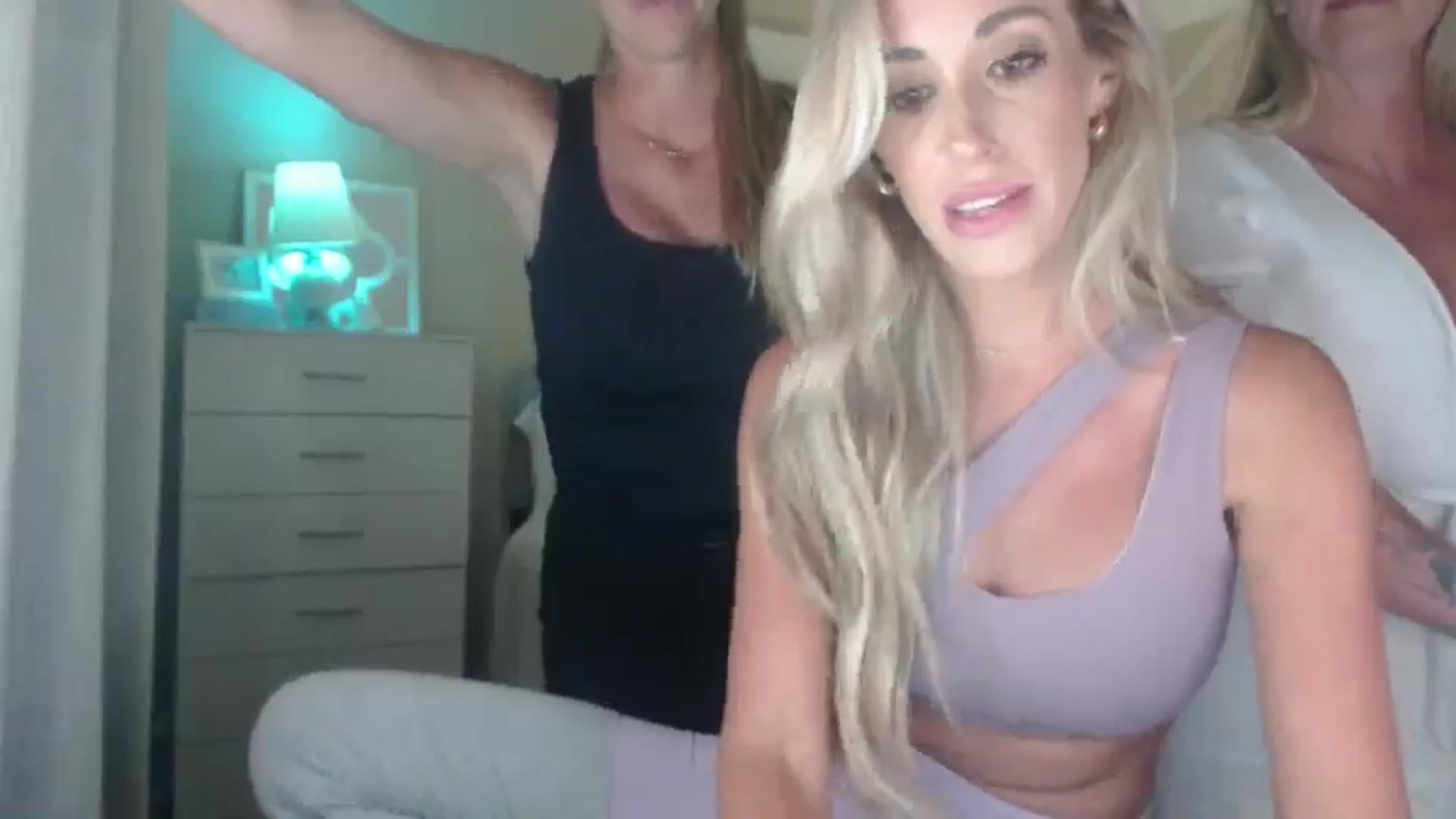 Gallery image thumbnail from Queen_bambii's myfreecams stream on, 07/10/2025, 06:09 image 5 of 20