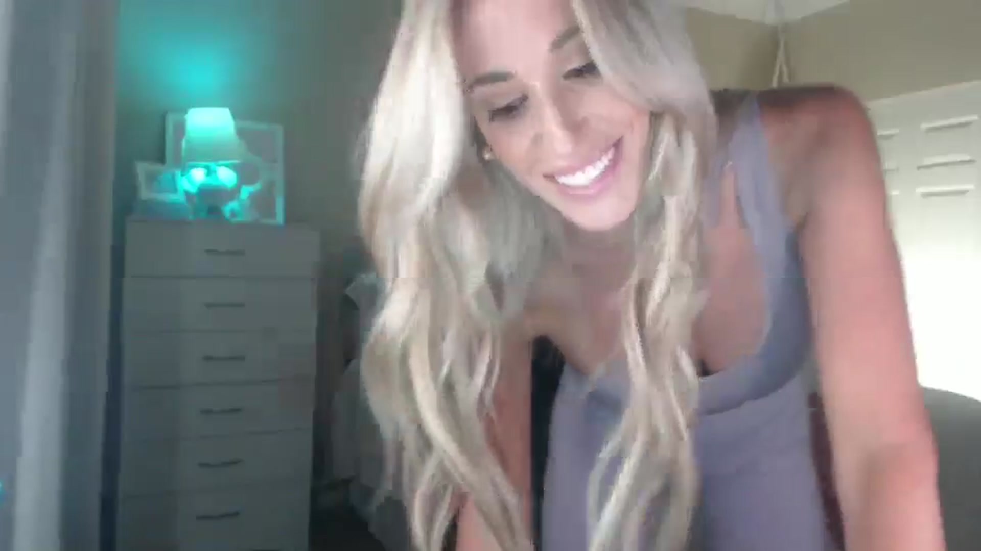 Gallery image thumbnail from Queen_bambii's myfreecams stream on, 07/10/2025, 07:10 image 4 of 20