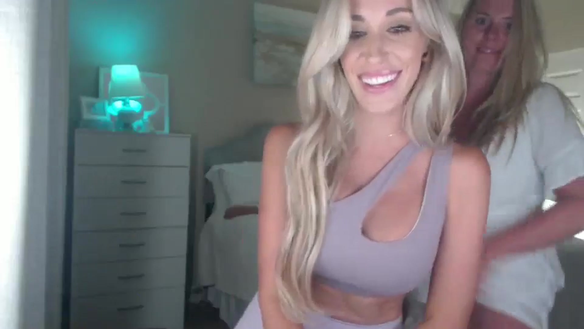 Gallery image thumbnail from Queen_bambii's myfreecams stream on, 07/10/2025, 07:10 image 13 of 20