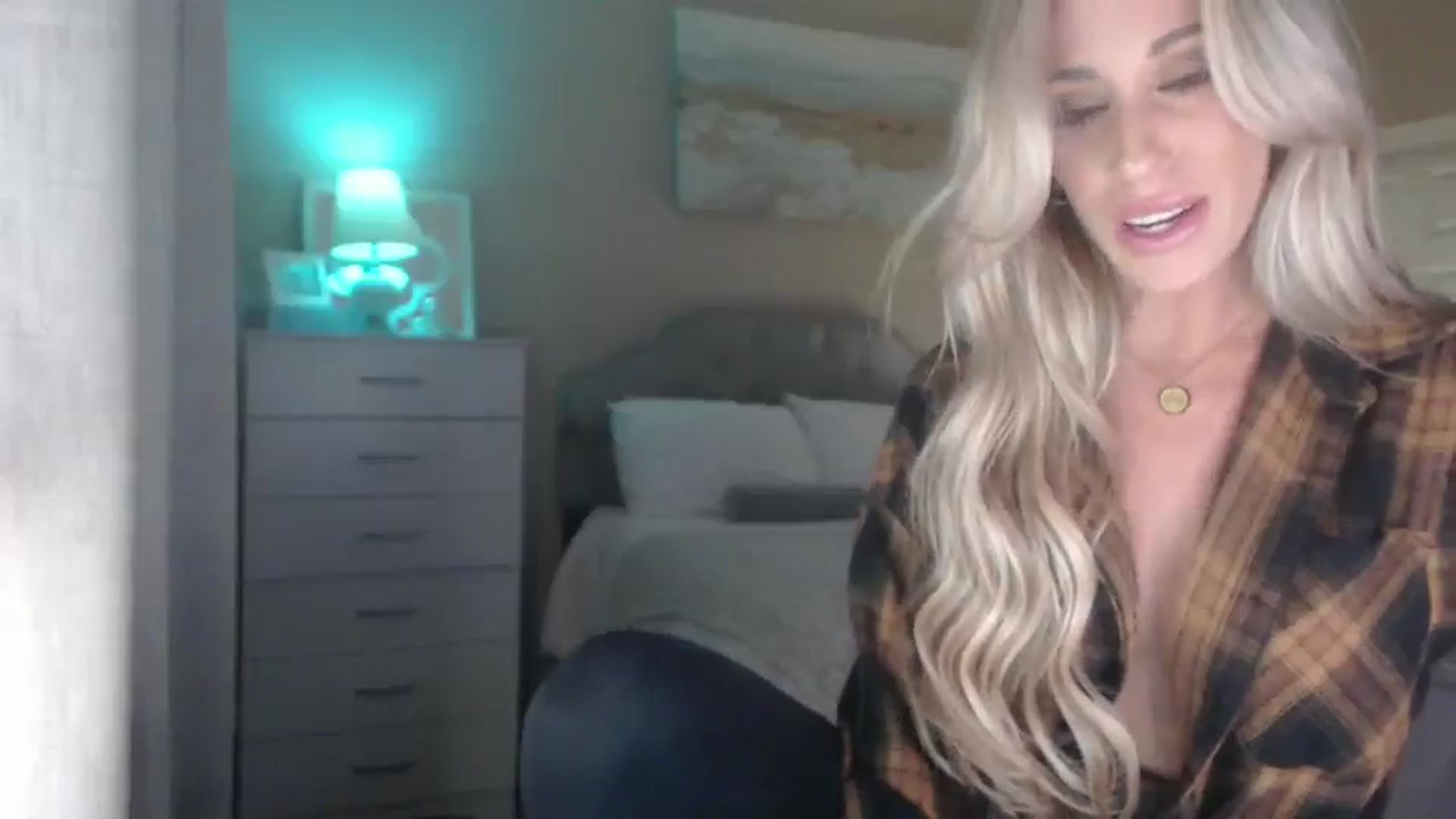 Gallery image thumbnail from Queen_bambii's myfreecams stream on, 07/19/2025, 08:03 image 18 of 20