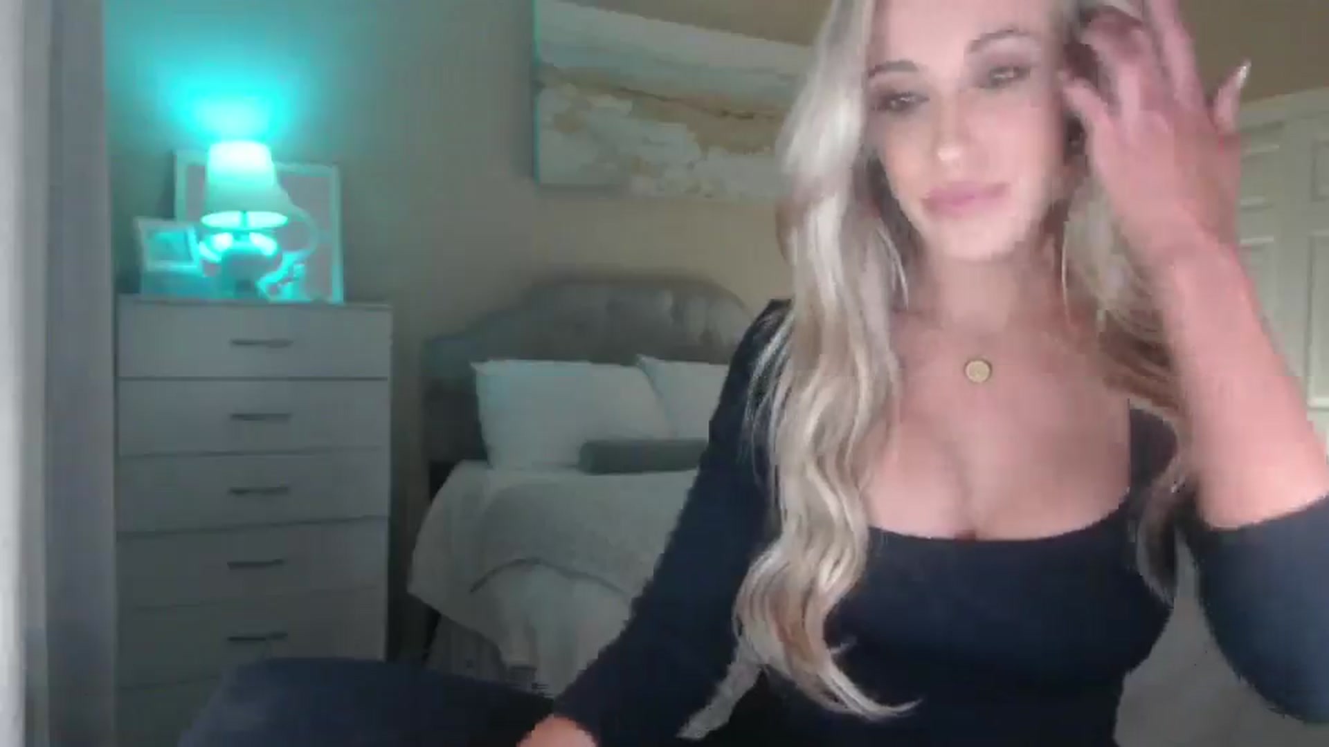 Gallery image thumbnail from Queen_bambii's myfreecams stream on, 07/19/2025, 08:03 image 4 of 20