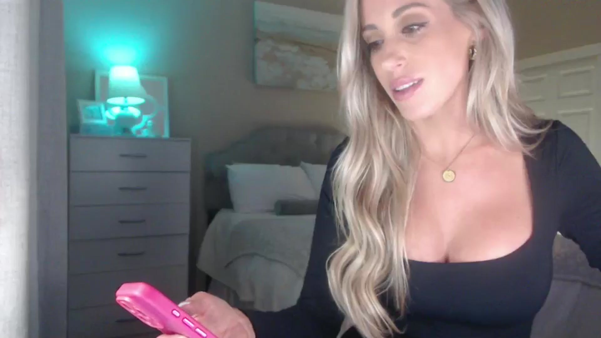 Gallery image thumbnail from Queen_bambii's myfreecams stream on, 07/19/2025, 08:03 image 14 of 20