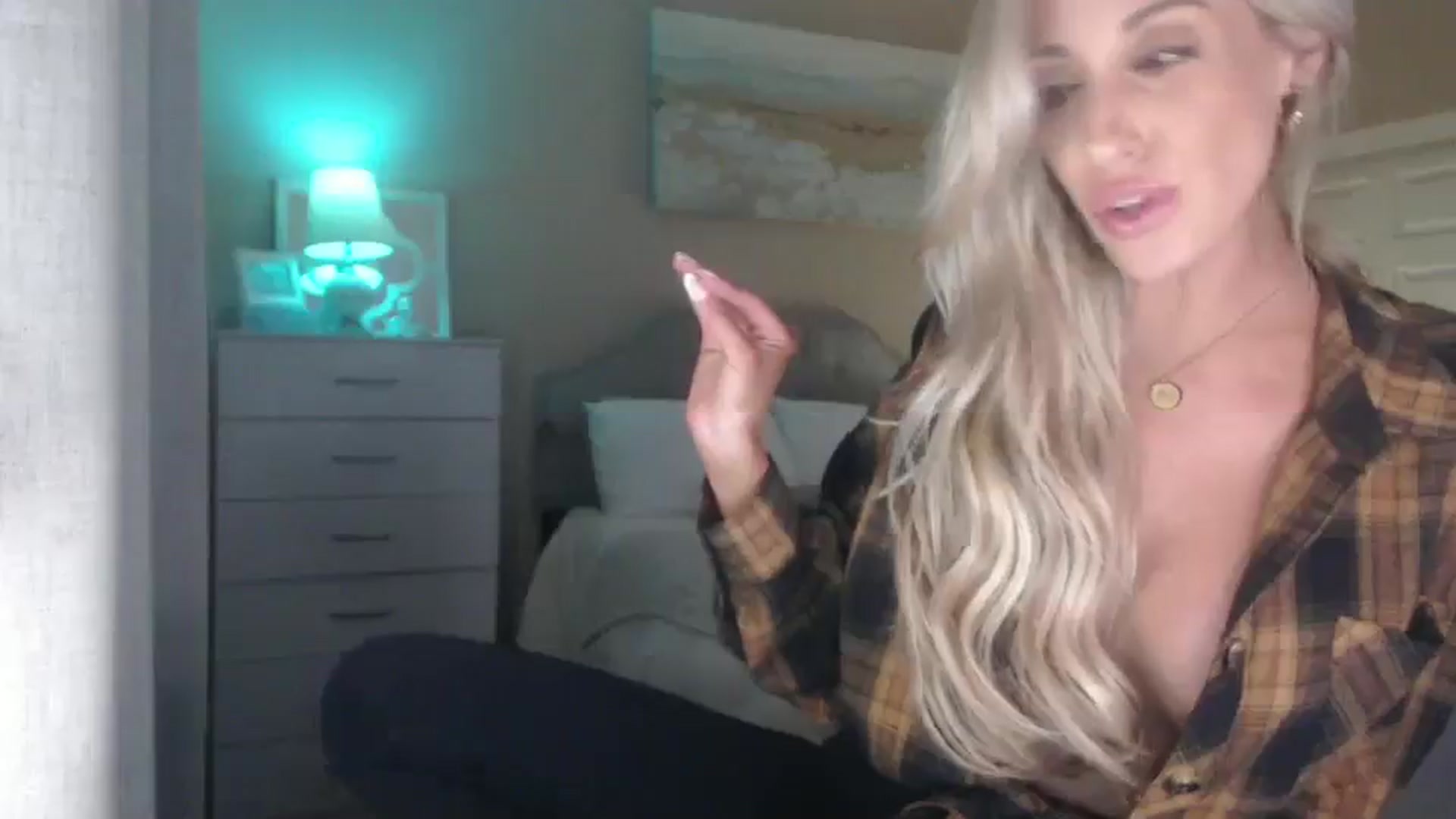 Gallery image thumbnail from Queen_bambii's myfreecams stream on, 07/19/2025, 08:03 image 19 of 20