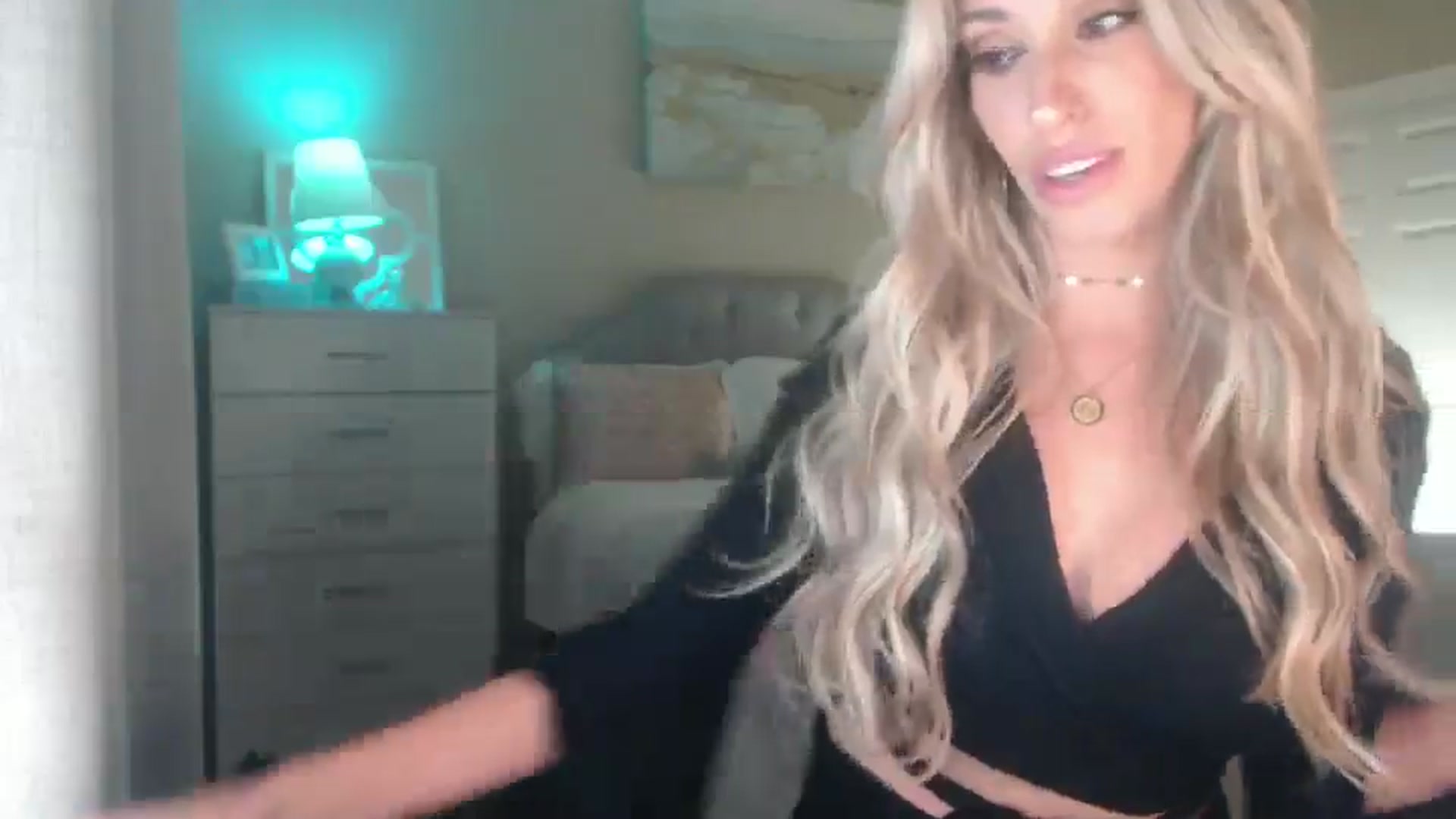 Gallery image thumbnail from Queen_bambii's myfreecams stream on, 07/22/2025, 07:30 image 12 of 20