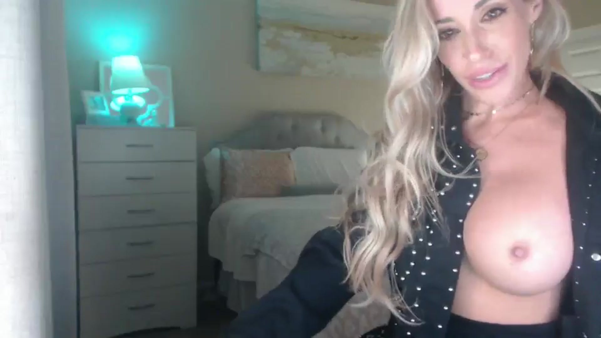 Gallery image thumbnail from Queen_bambii's myfreecams stream on, 07/22/2025, 07:30 image 17 of 20
