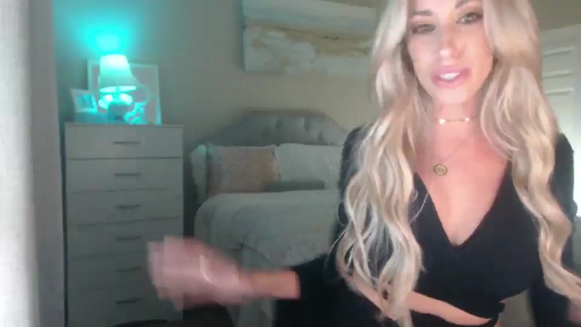 Gallery image thumbnail from Queen_bambii's myfreecams stream on, 07/22/2025, 07:30 image 3 of 20