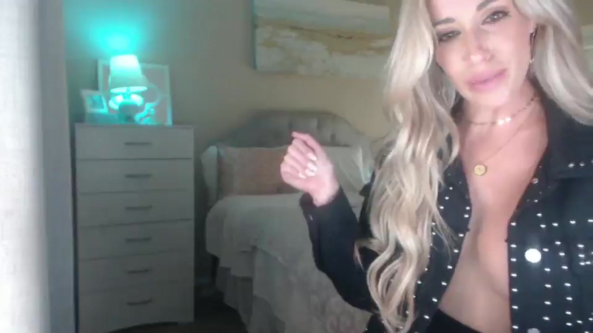 Gallery image thumbnail from Queen_bambii's myfreecams stream on, 07/22/2025, 07:30 image 18 of 20