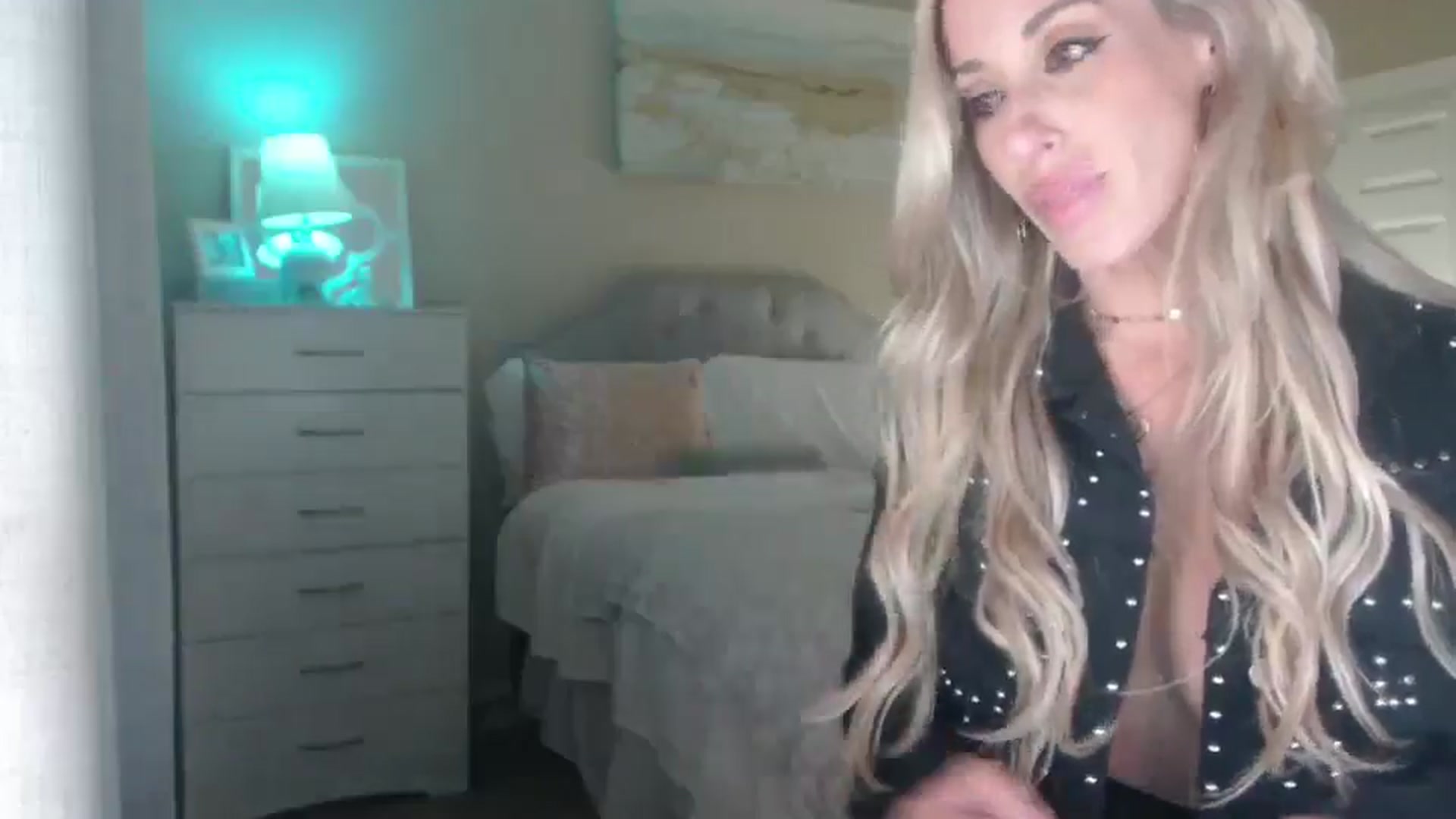 Gallery image thumbnail from Queen_bambii's myfreecams stream on, 07/22/2025, 07:30 image 19 of 20