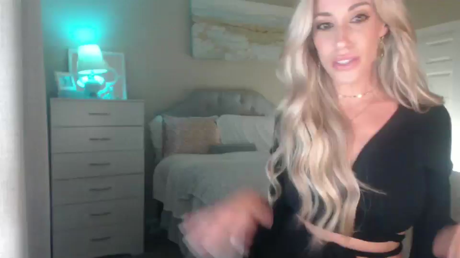 Gallery image thumbnail from Queen_bambii's myfreecams stream on, 07/22/2025, 07:30 image 2 of 20
