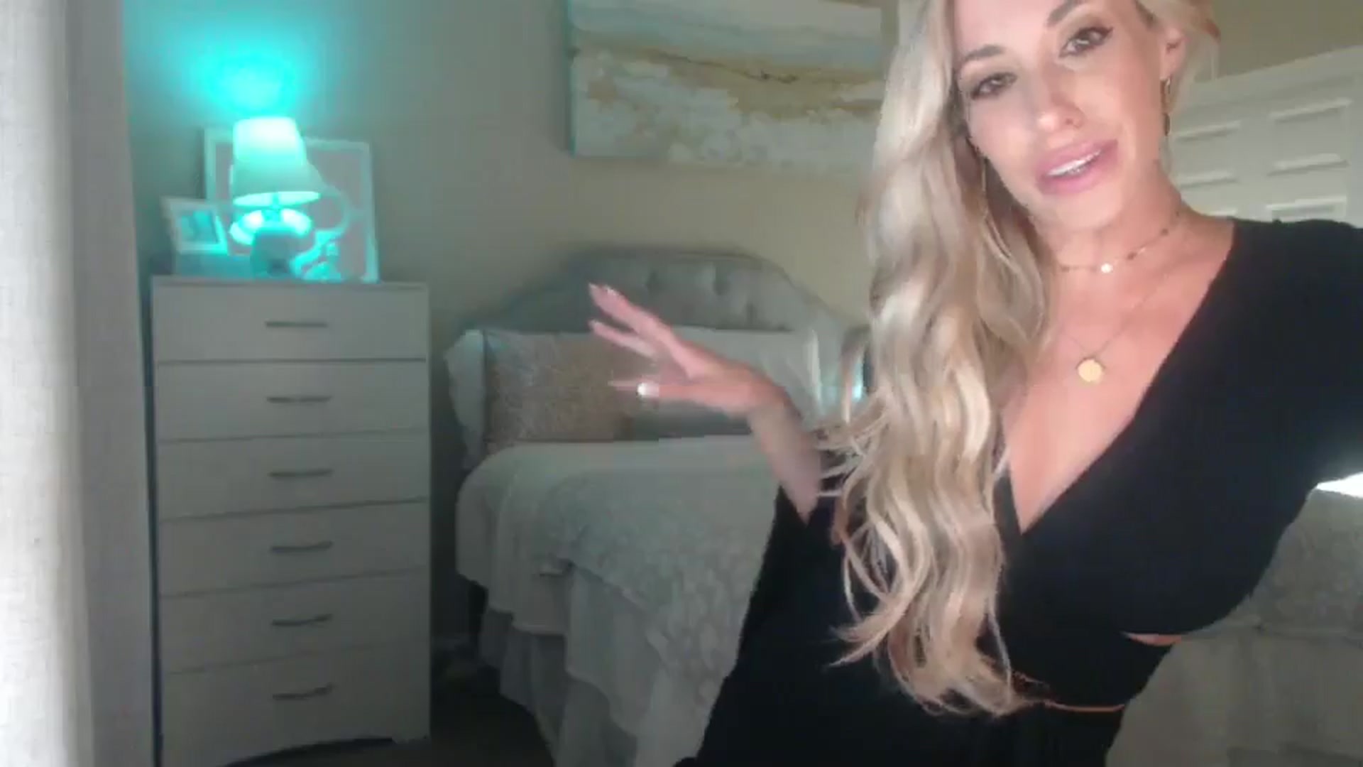 Gallery image thumbnail from Queen_bambii's myfreecams stream on, 07/22/2025, 07:30 image 9 of 20