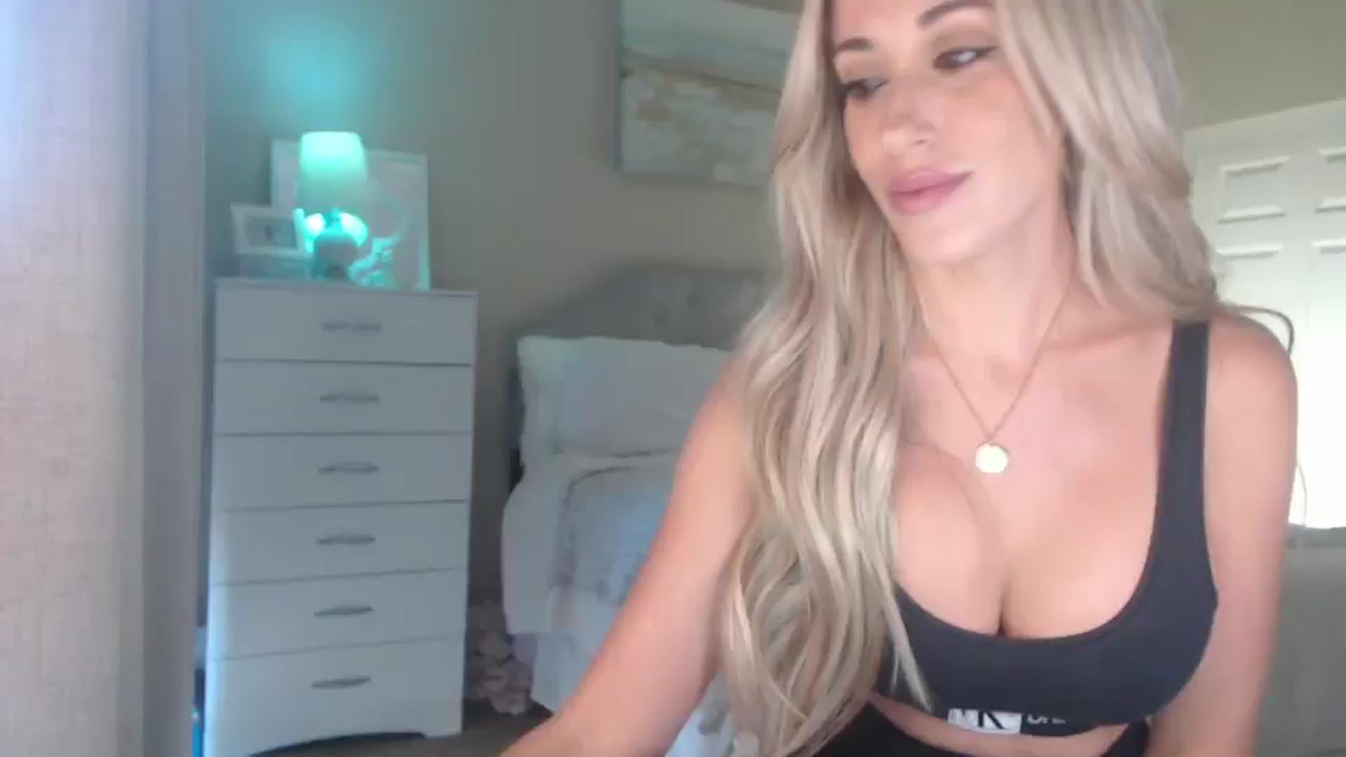 Gallery image thumbnail from Queen_bambii's myfreecams stream on, 07/30/2025, 24:26 image 1 of 20