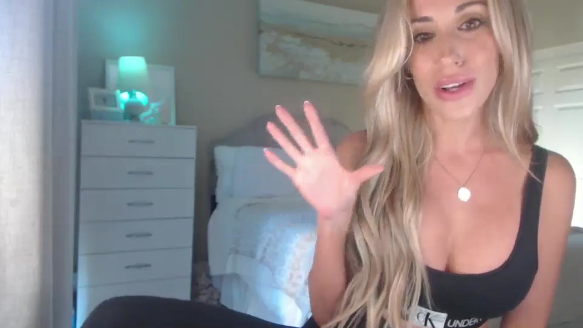 Gallery image thumbnail from Queen_bambii's myfreecams stream on, 07/30/2025, 24:26 image 10 of 20