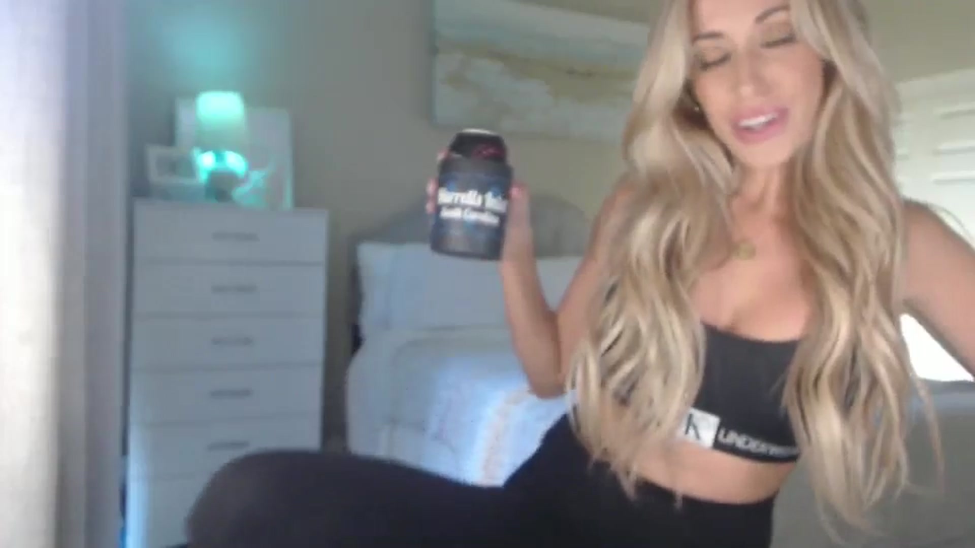 Gallery image thumbnail from Queen_bambii's myfreecams stream on, 07/30/2025, 24:26 image 19 of 20