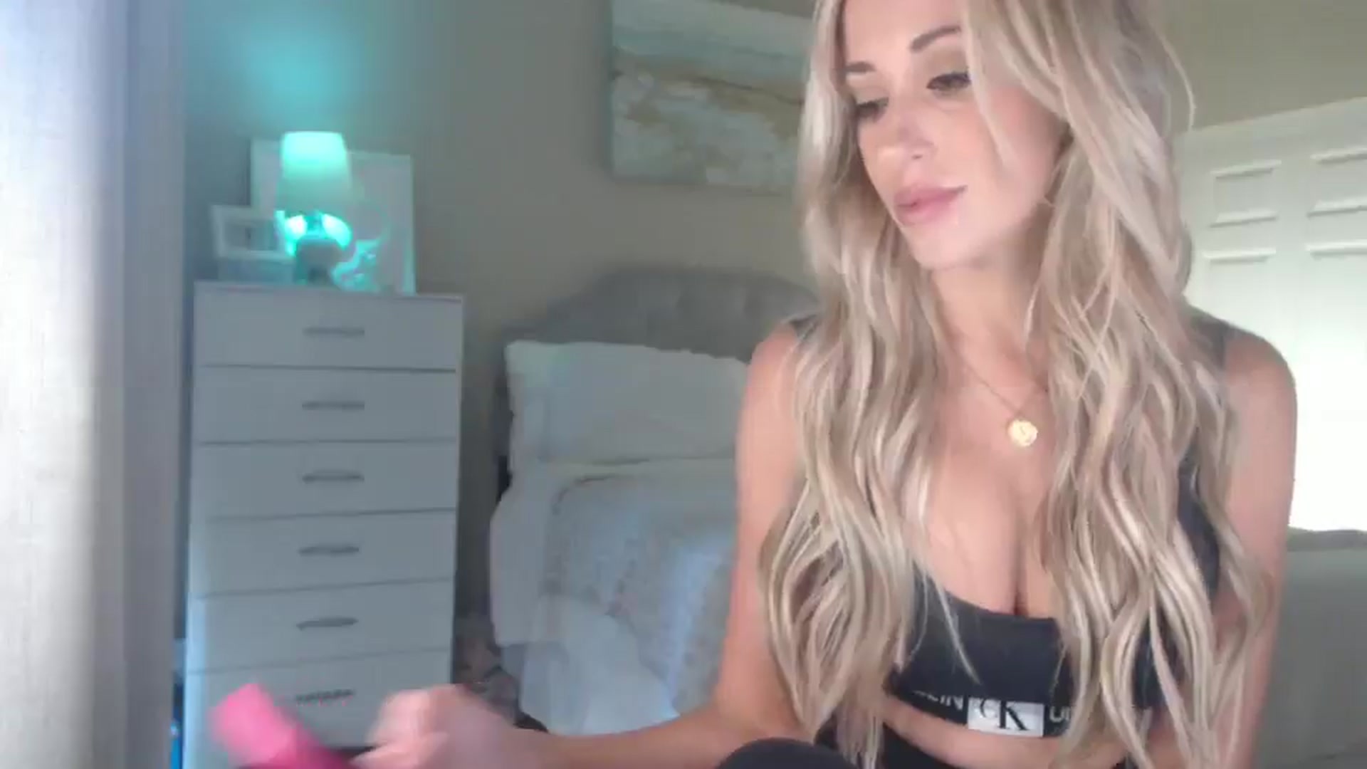 Gallery image thumbnail from Queen_bambii's myfreecams stream on, 07/30/2025, 24:26 image 4 of 20