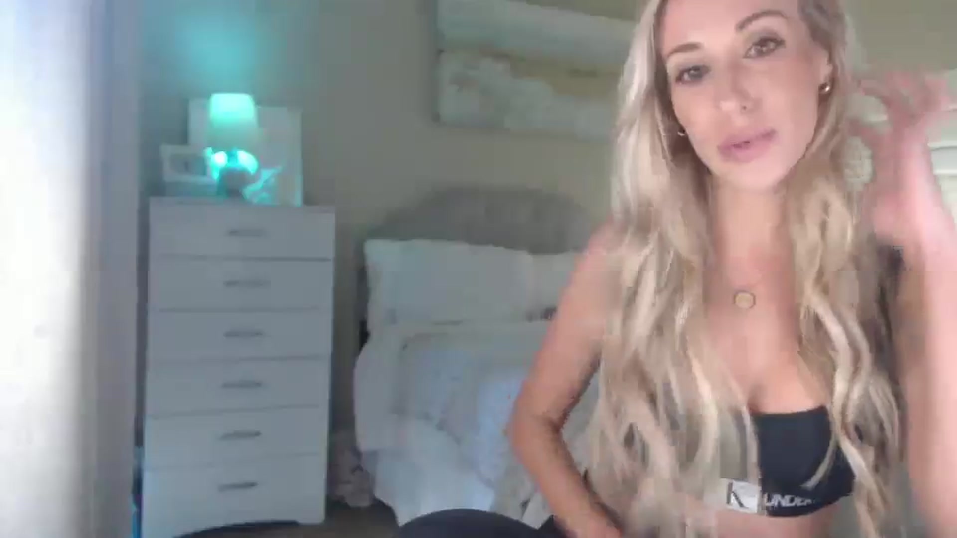 Gallery image thumbnail from Queen_bambii's myfreecams stream on, 07/30/2025, 24:26 image 5 of 20