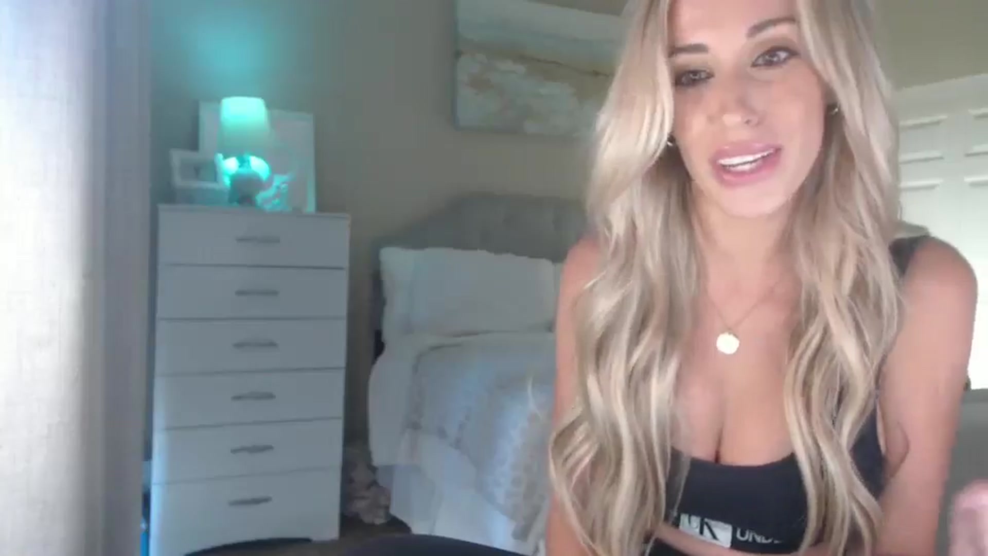 Gallery image thumbnail from Queen_bambii's myfreecams stream on, 07/30/2025, 24:26 image 2 of 20