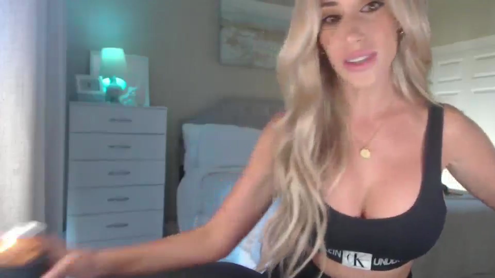 Gallery image thumbnail from Queen_bambii's myfreecams stream on, 07/30/2025, 24:26 image 15 of 20