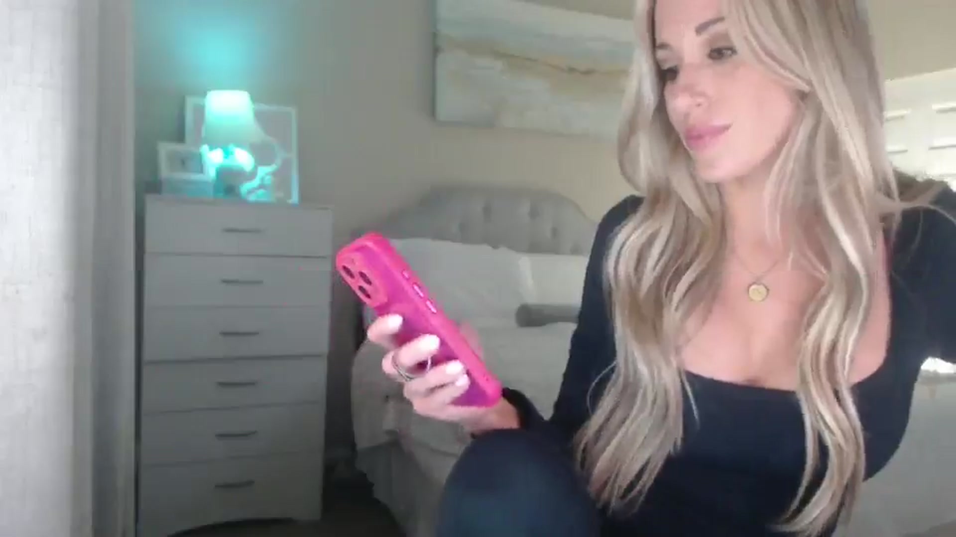 Gallery image thumbnail from Queen_bambii's myfreecams stream on, 07/30/2025, 05:57 image 15 of 20