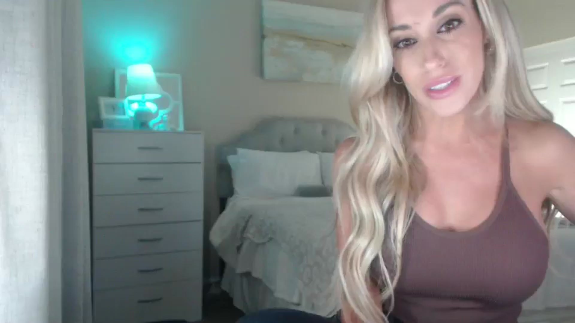 Gallery image thumbnail from Queen_bambii's myfreecams stream on, 08/05/2025, 06:50 image 11 of 20