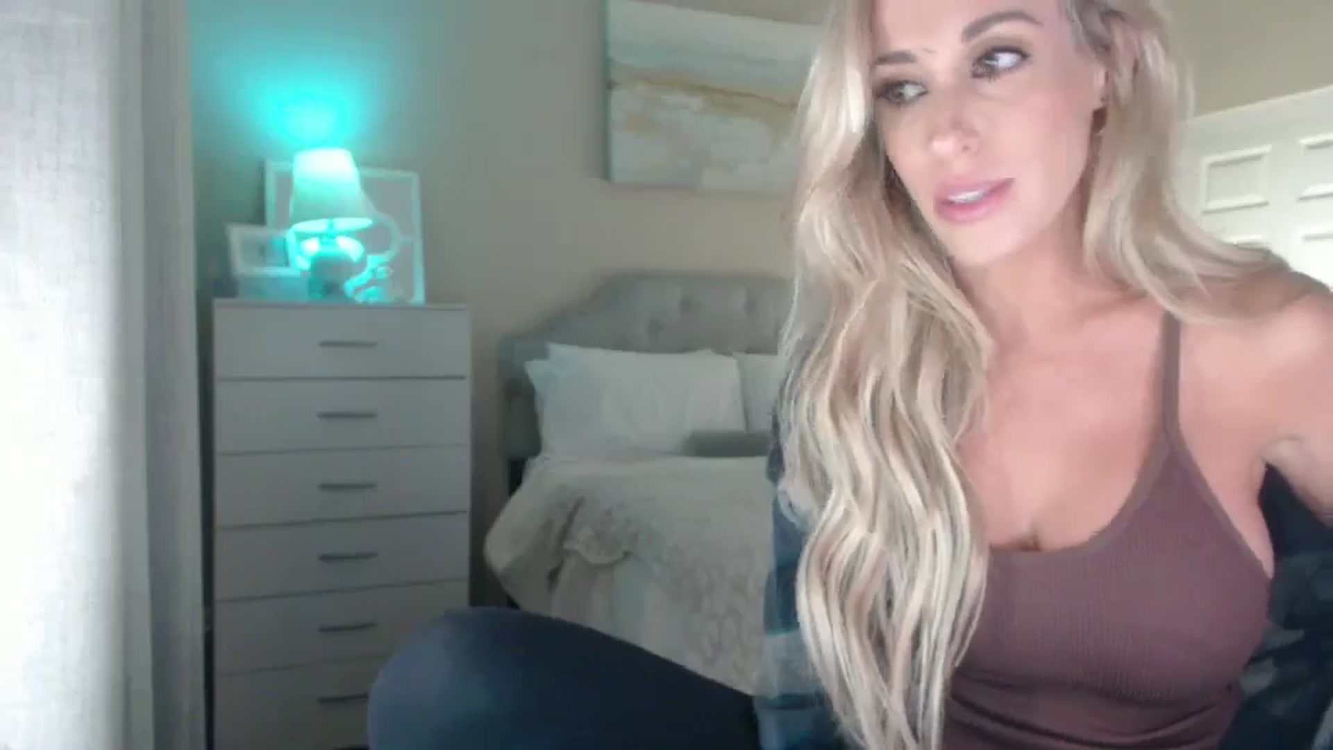 Gallery image thumbnail from Queen_bambii's myfreecams stream on, 08/05/2025, 06:50 image 14 of 20