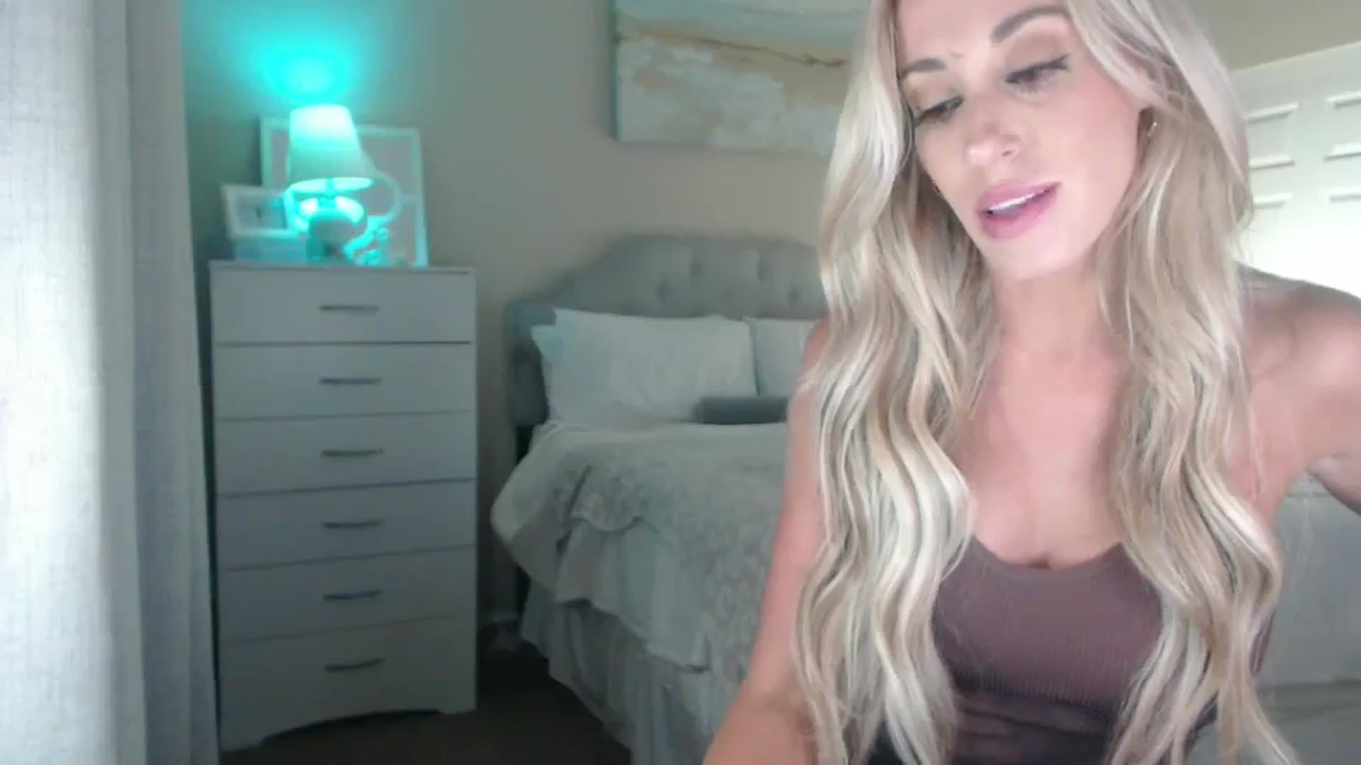 Gallery image thumbnail from Queen_bambii's myfreecams stream on, 08/05/2025, 06:50 image 6 of 20