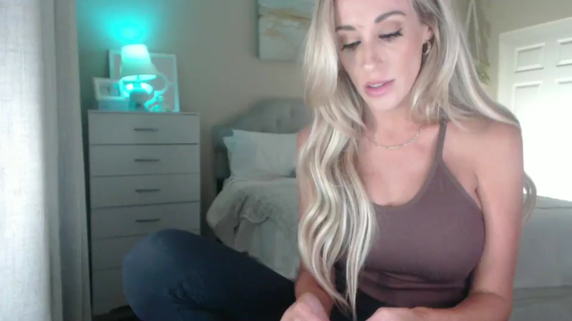Gallery image thumbnail from Queen_bambii's myfreecams stream on, 08/05/2025, 06:50 image 2 of 20