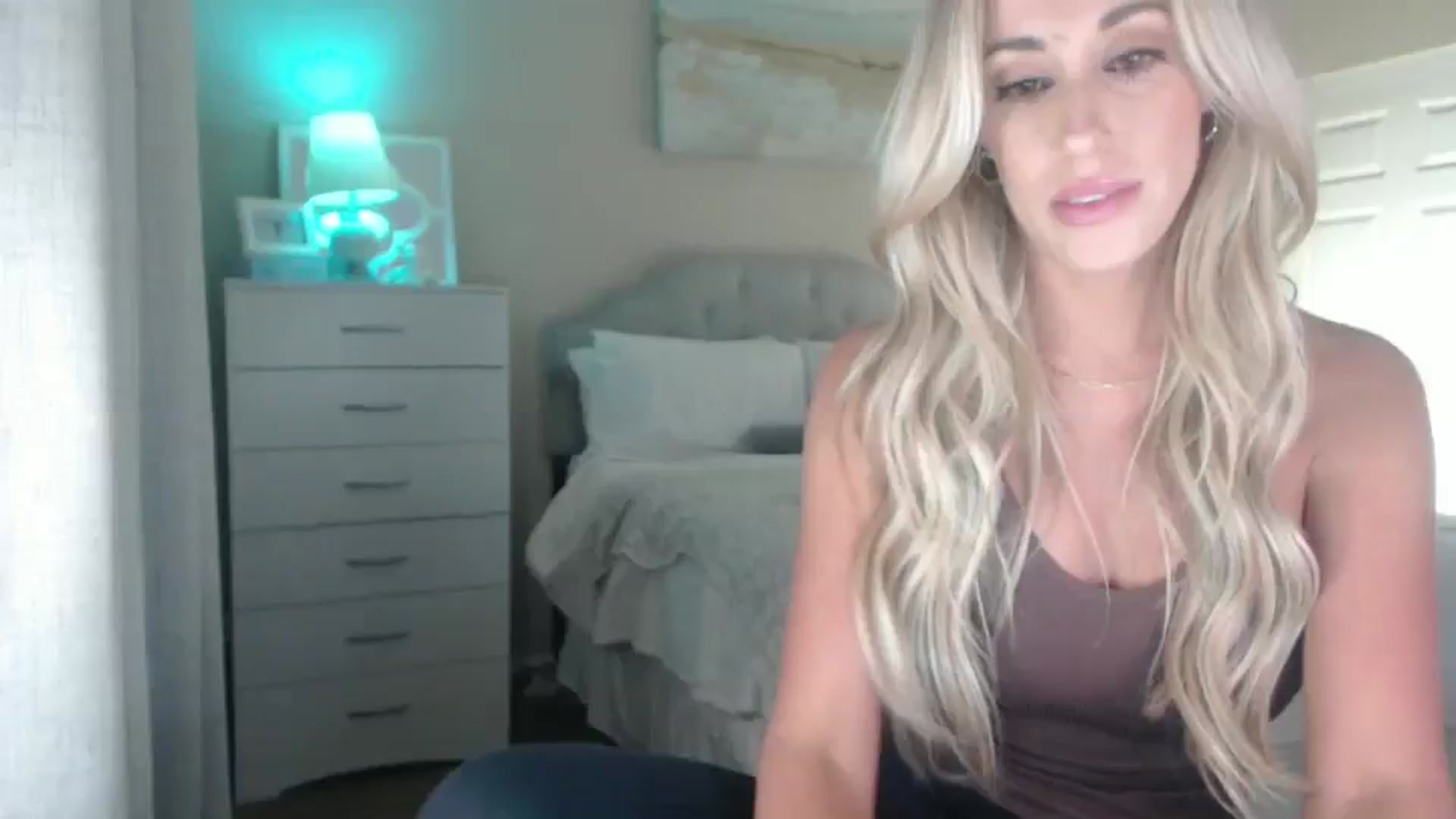 Gallery image thumbnail from Queen_bambii's myfreecams stream on, 08/05/2025, 06:50 image 3 of 20