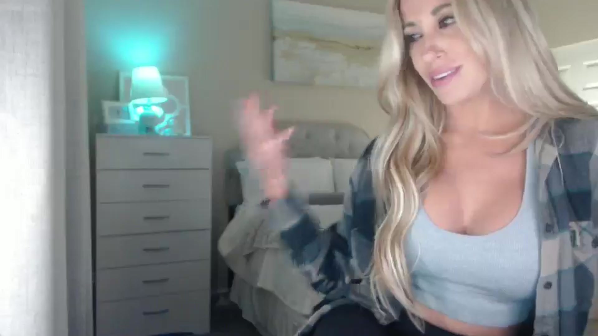 Gallery image thumbnail from Queen_bambii's myfreecams stream on, 08/05/2025, 06:50 image 18 of 20