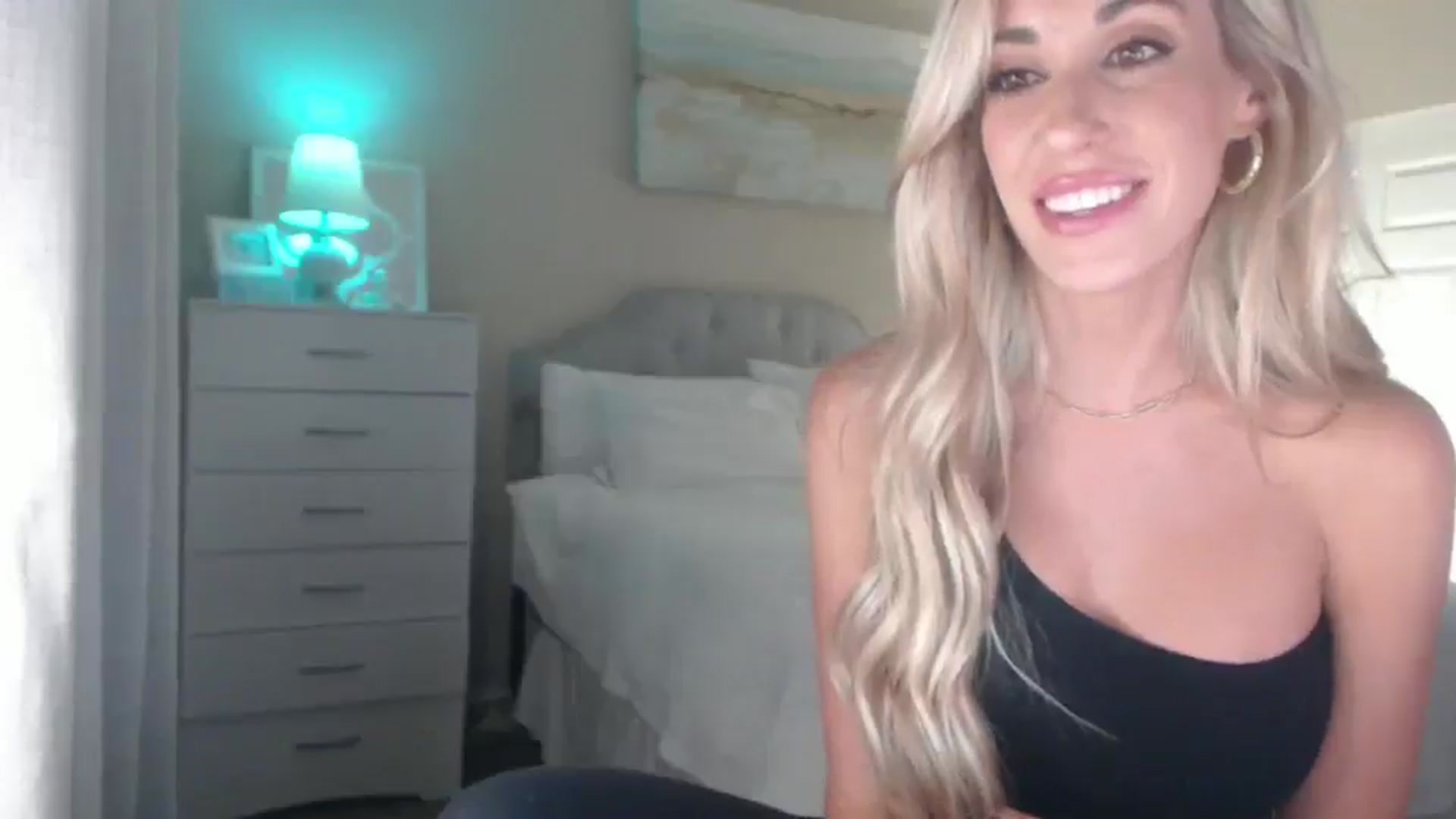 Gallery image thumbnail from Queen_bambii's myfreecams stream on, 08/10/2025, 07:35 image 8 of 20