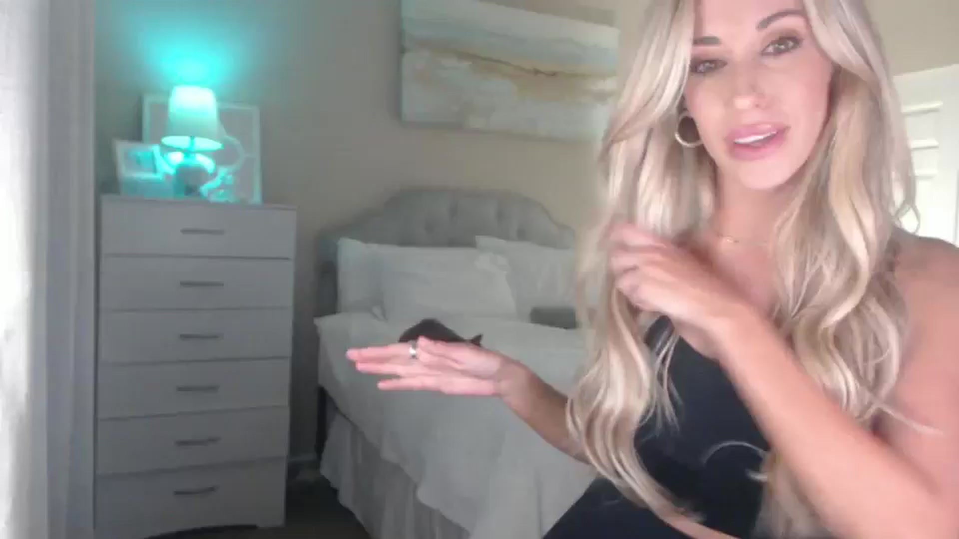 Gallery image thumbnail from Queen_bambii's myfreecams stream on, 08/10/2025, 07:35 image 16 of 20
