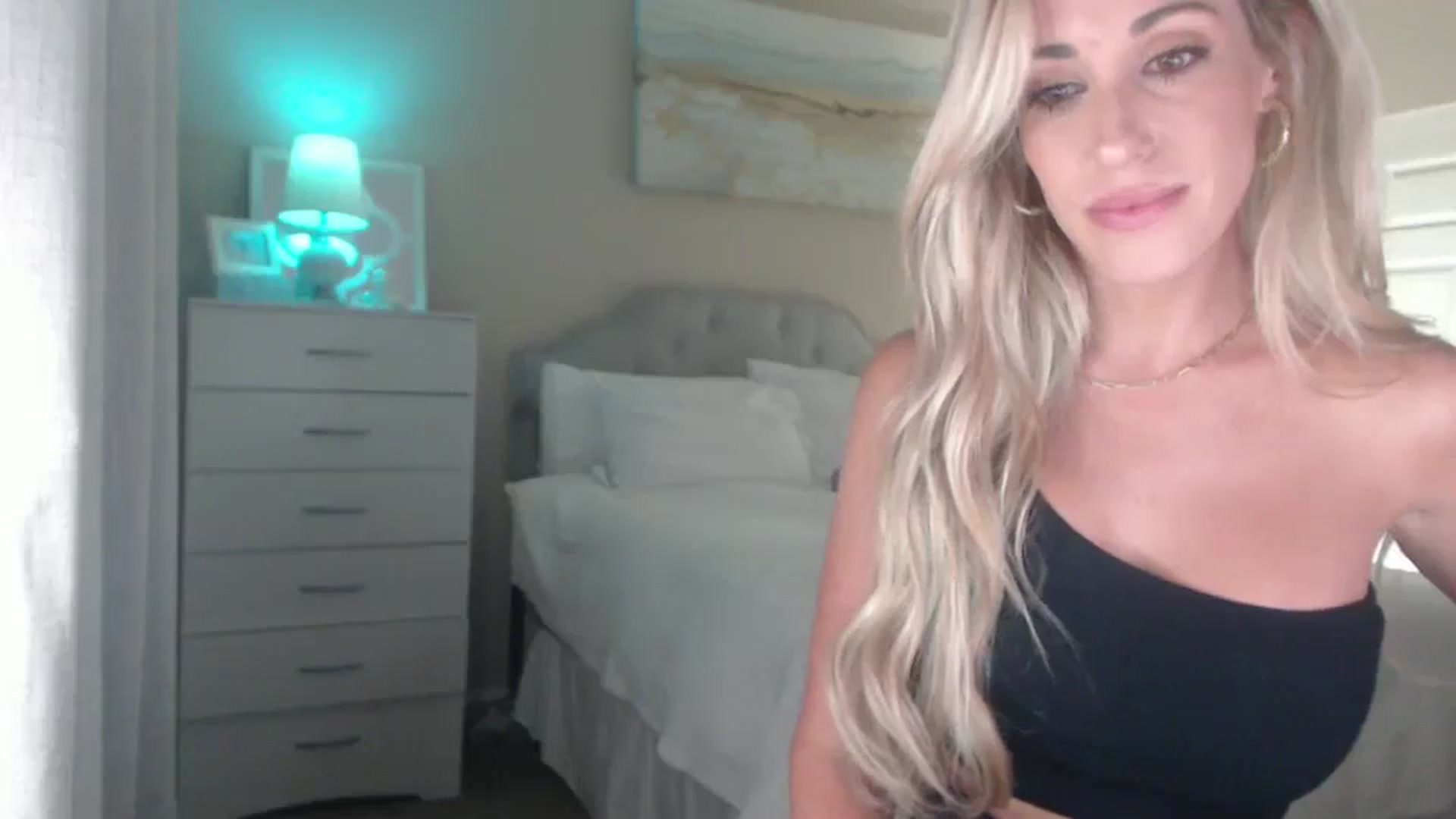 Gallery image thumbnail from Queen_bambii's myfreecams stream on, 08/10/2025, 07:35 image 10 of 20