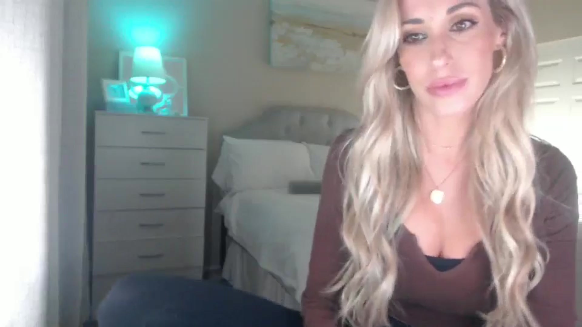 Gallery image thumbnail from Queen_bambii's myfreecams stream on, 08/12/2025, 07:54 image 5 of 20