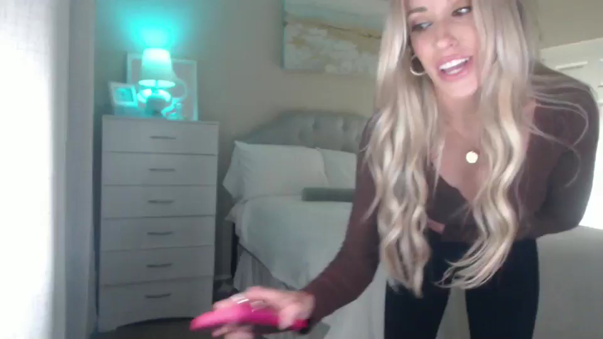Gallery image thumbnail from Queen_bambii's myfreecams stream on, 08/12/2025, 07:54 image 2 of 20