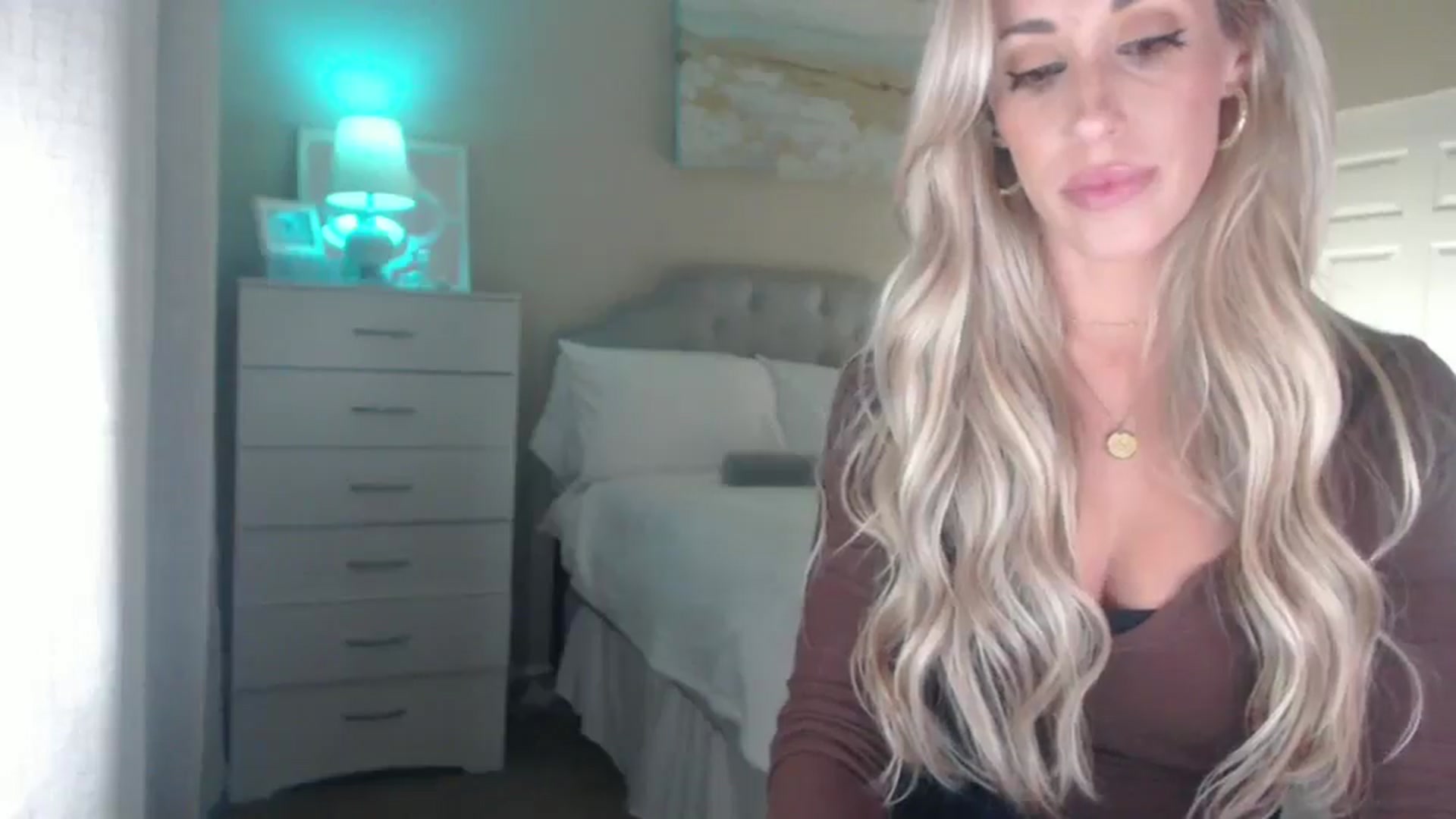 Gallery image thumbnail from Queen_bambii's myfreecams stream on, 08/12/2025, 07:54 image 4 of 20