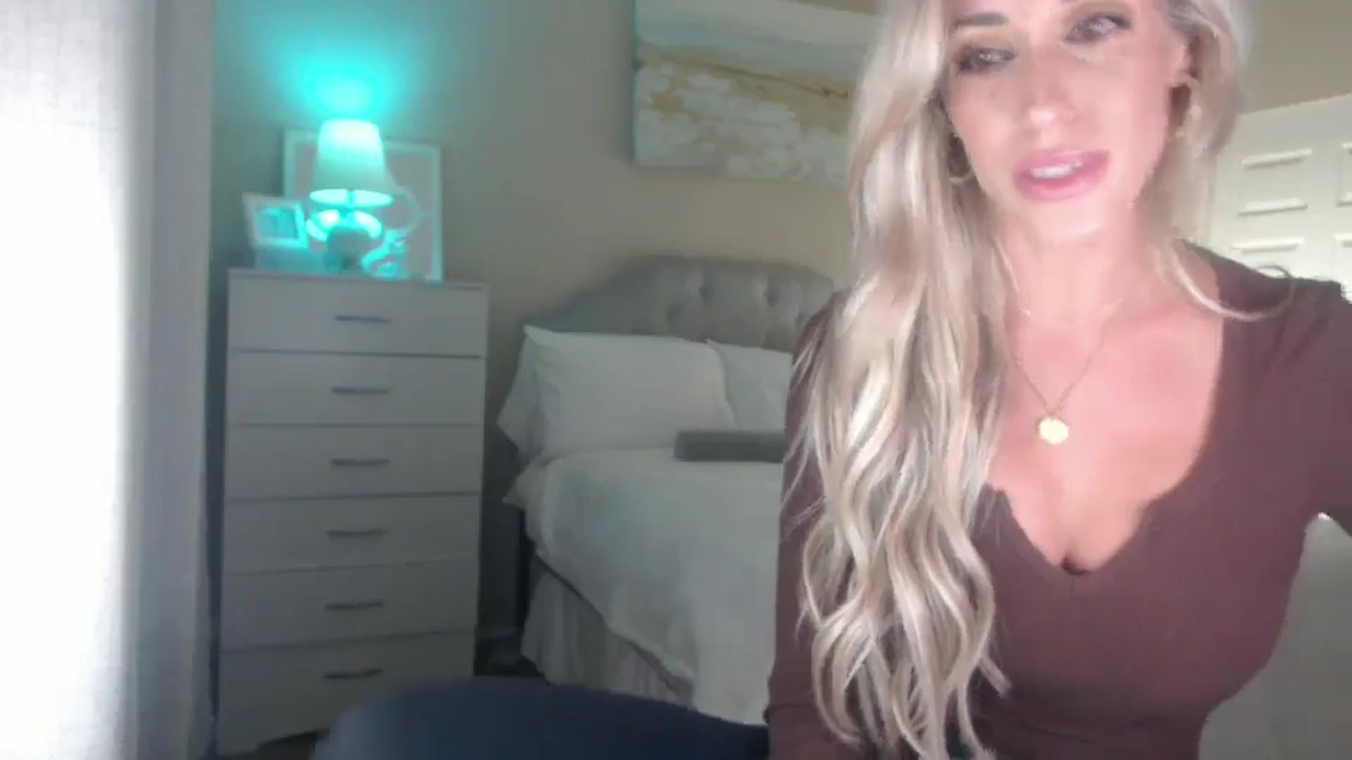 Gallery image thumbnail from Queen_bambii's myfreecams stream on, 08/12/2025, 07:54 image 10 of 20