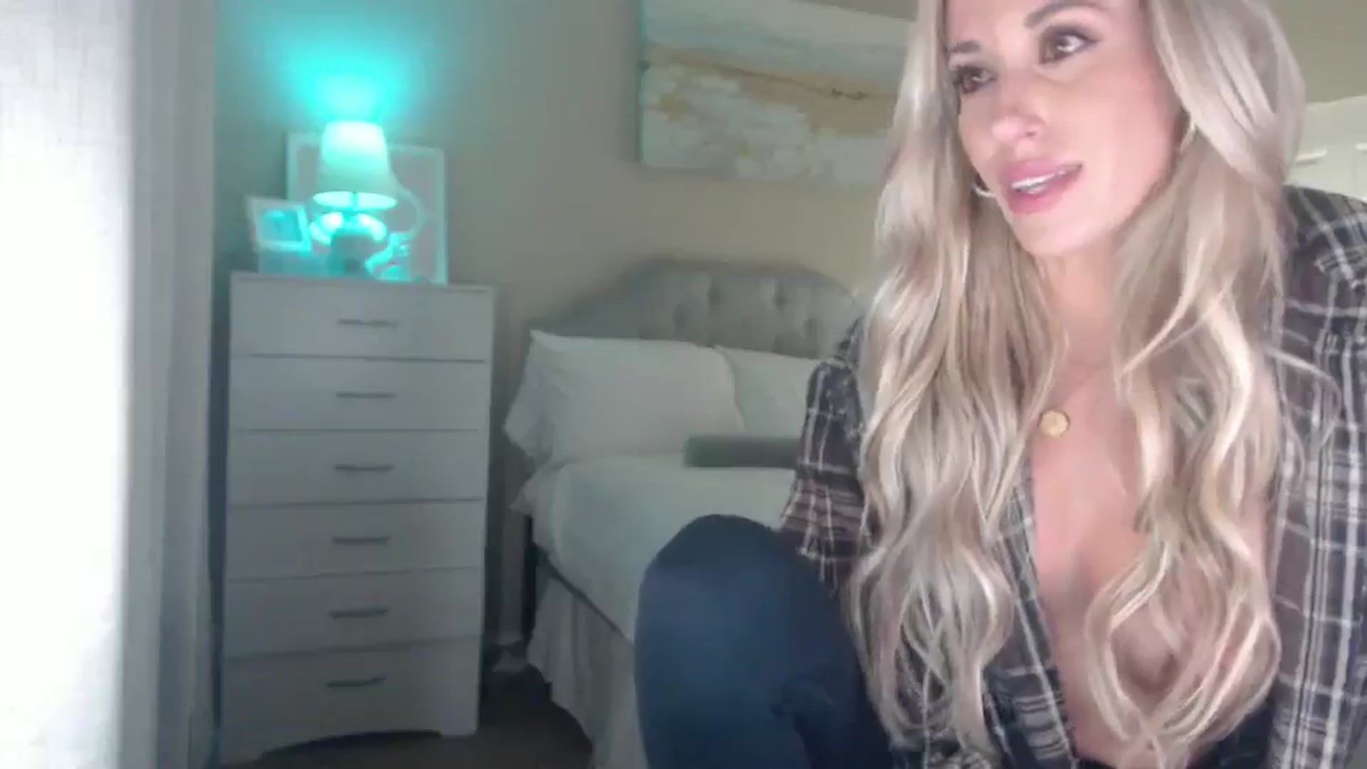 Gallery image thumbnail from Queen_bambii's myfreecams stream on, 08/12/2025, 07:54 image 16 of 20