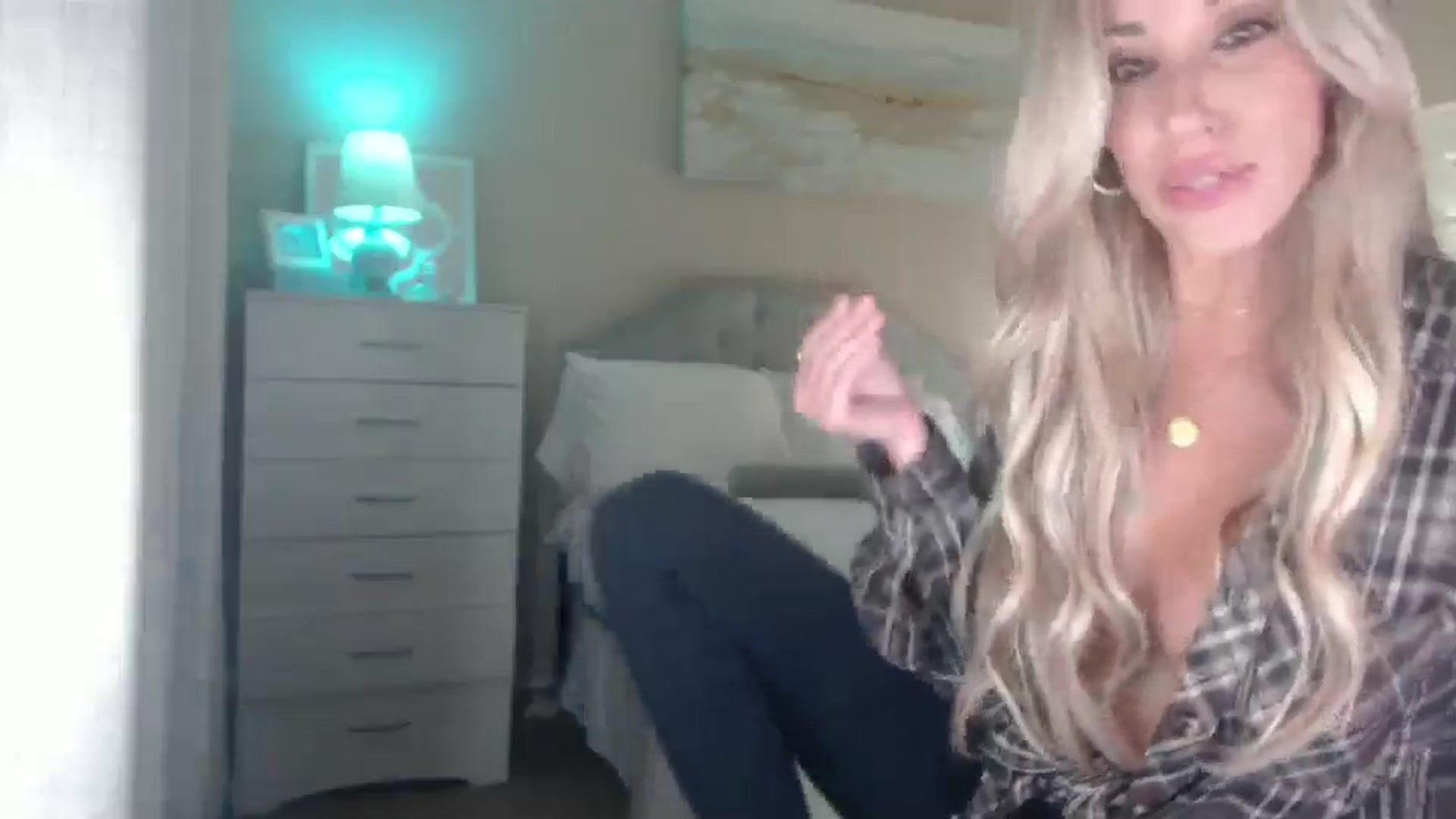 Gallery image thumbnail from Queen_bambii's myfreecams stream on, 08/12/2025, 07:54 image 17 of 20