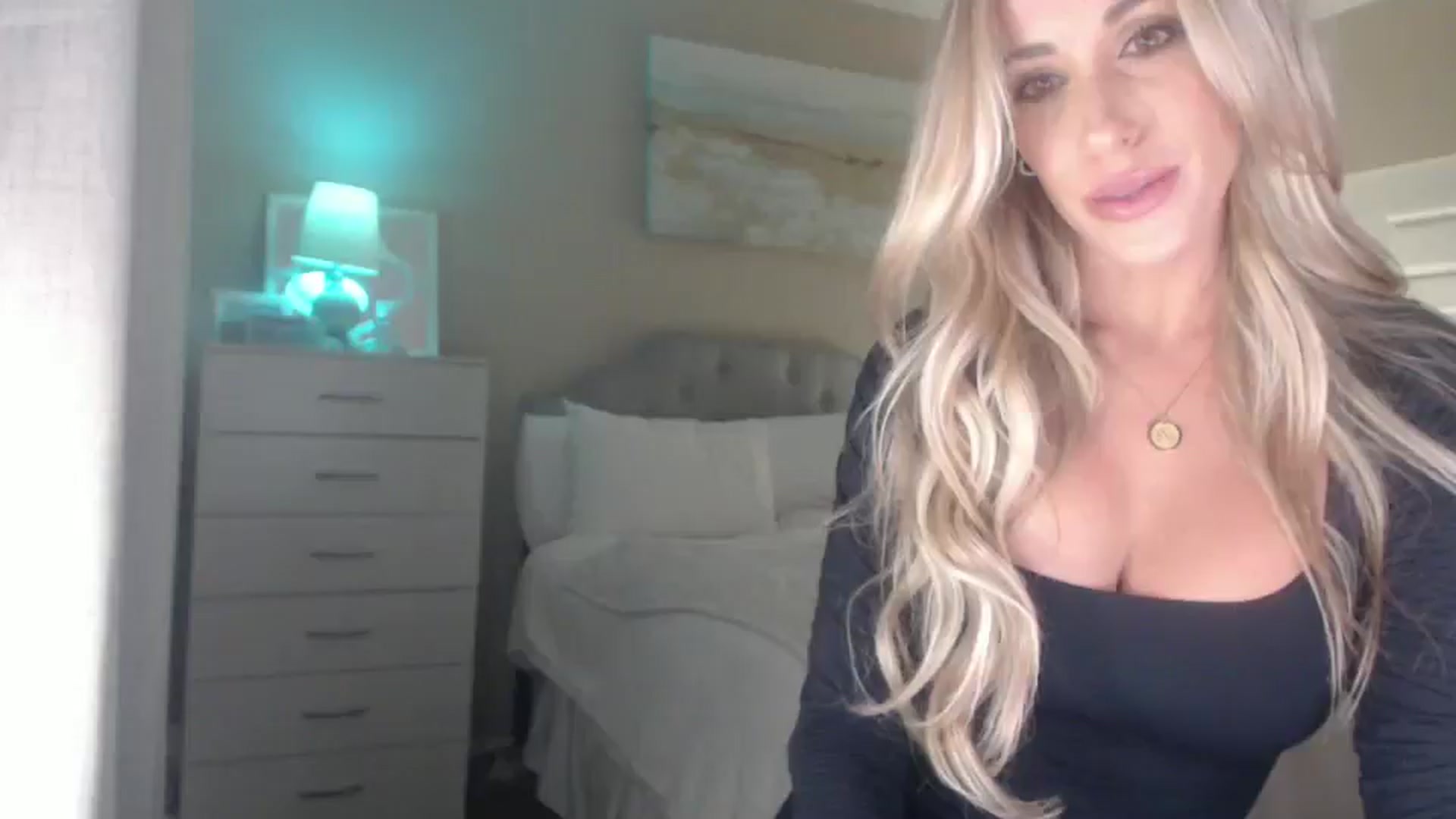 Gallery image thumbnail from Queen_bambii's myfreecams stream on, 08/15/2025, 07:09 image 8 of 20